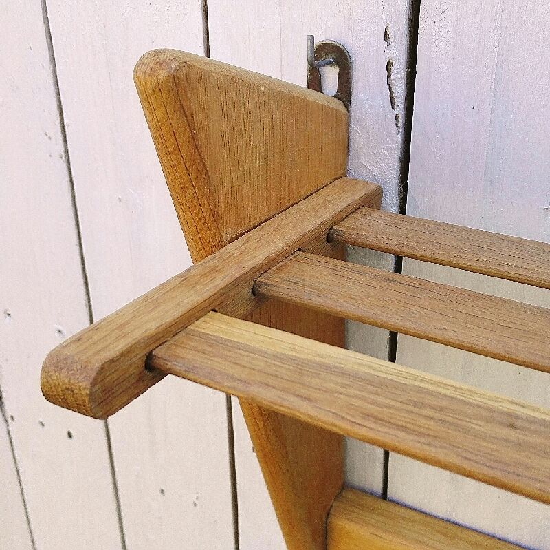 Coat rack and vintage hats reconstruction