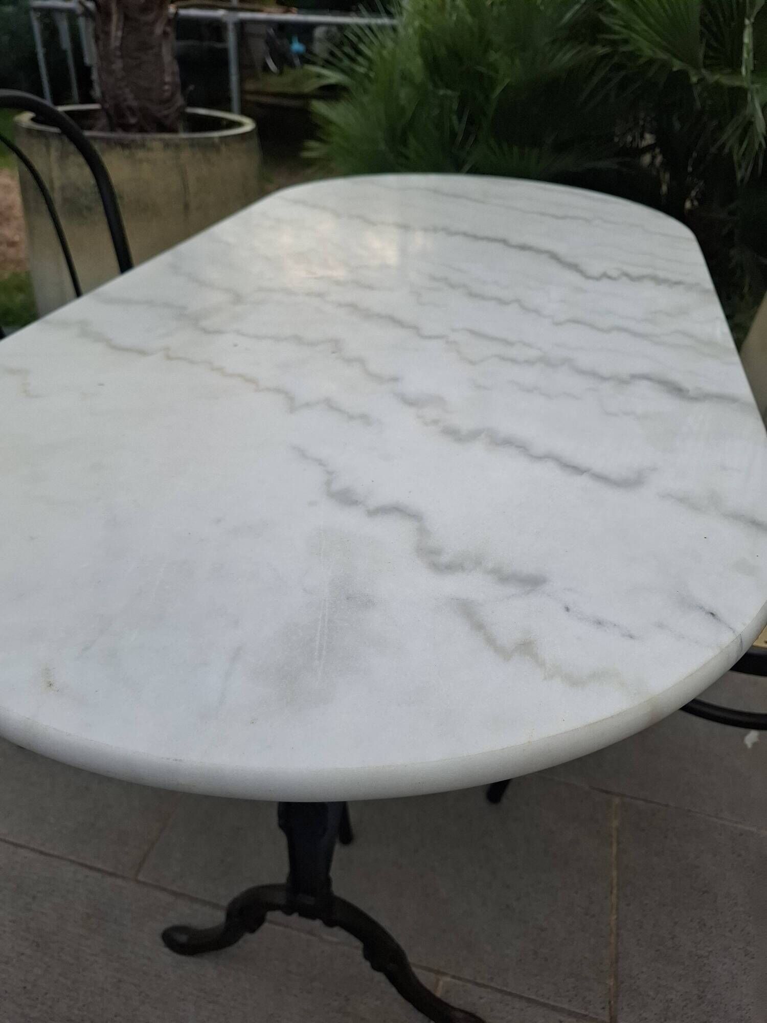 Marble oval veined bistro table + 2 aluminium chairs
