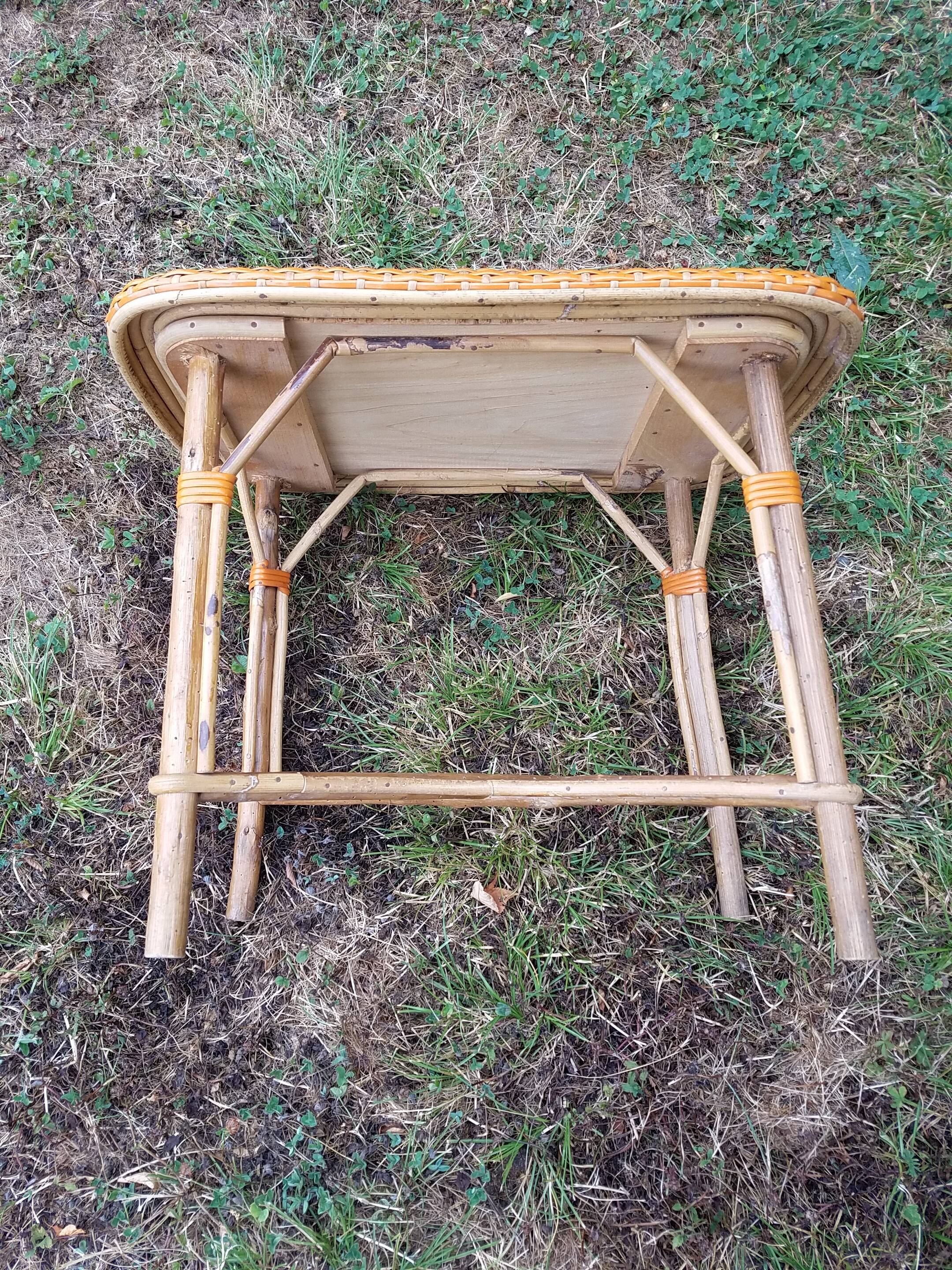 Fauteuil et table en rotin pour enfant