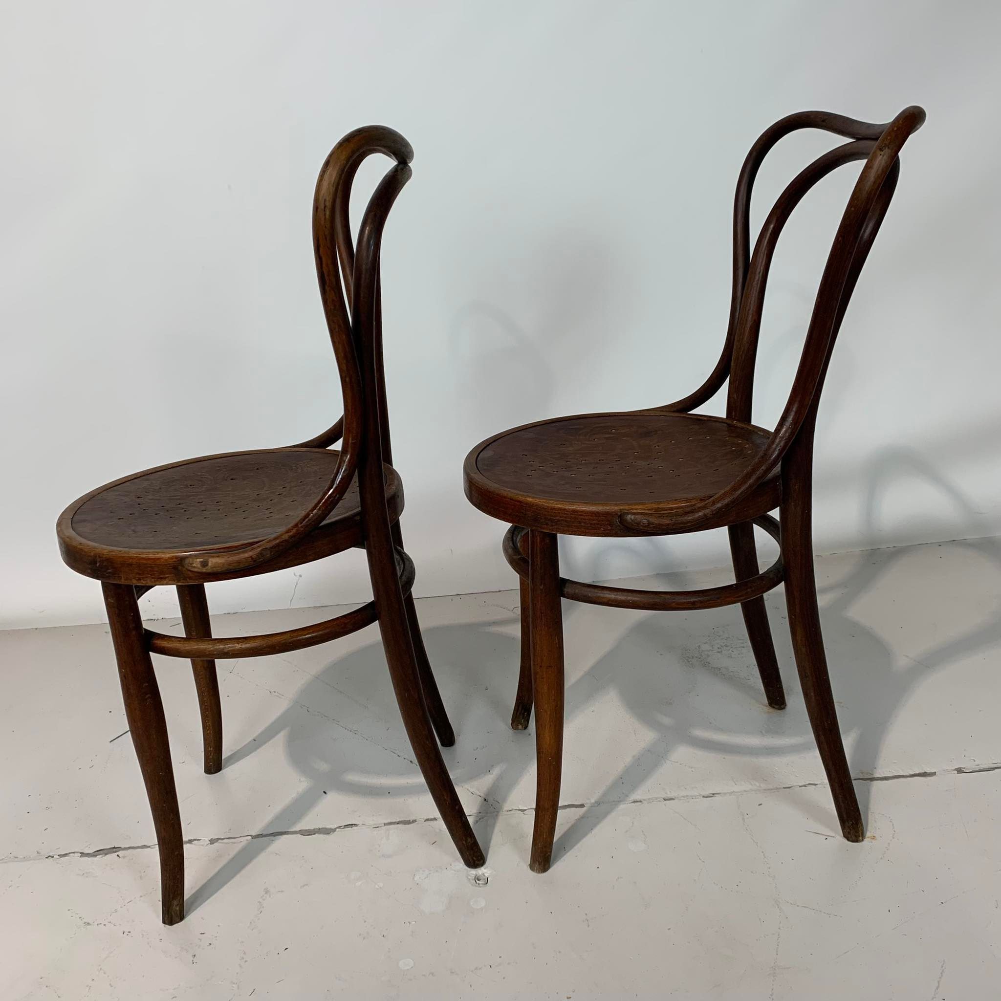 Paire de chaises bistrot n°55 J&J Kohn