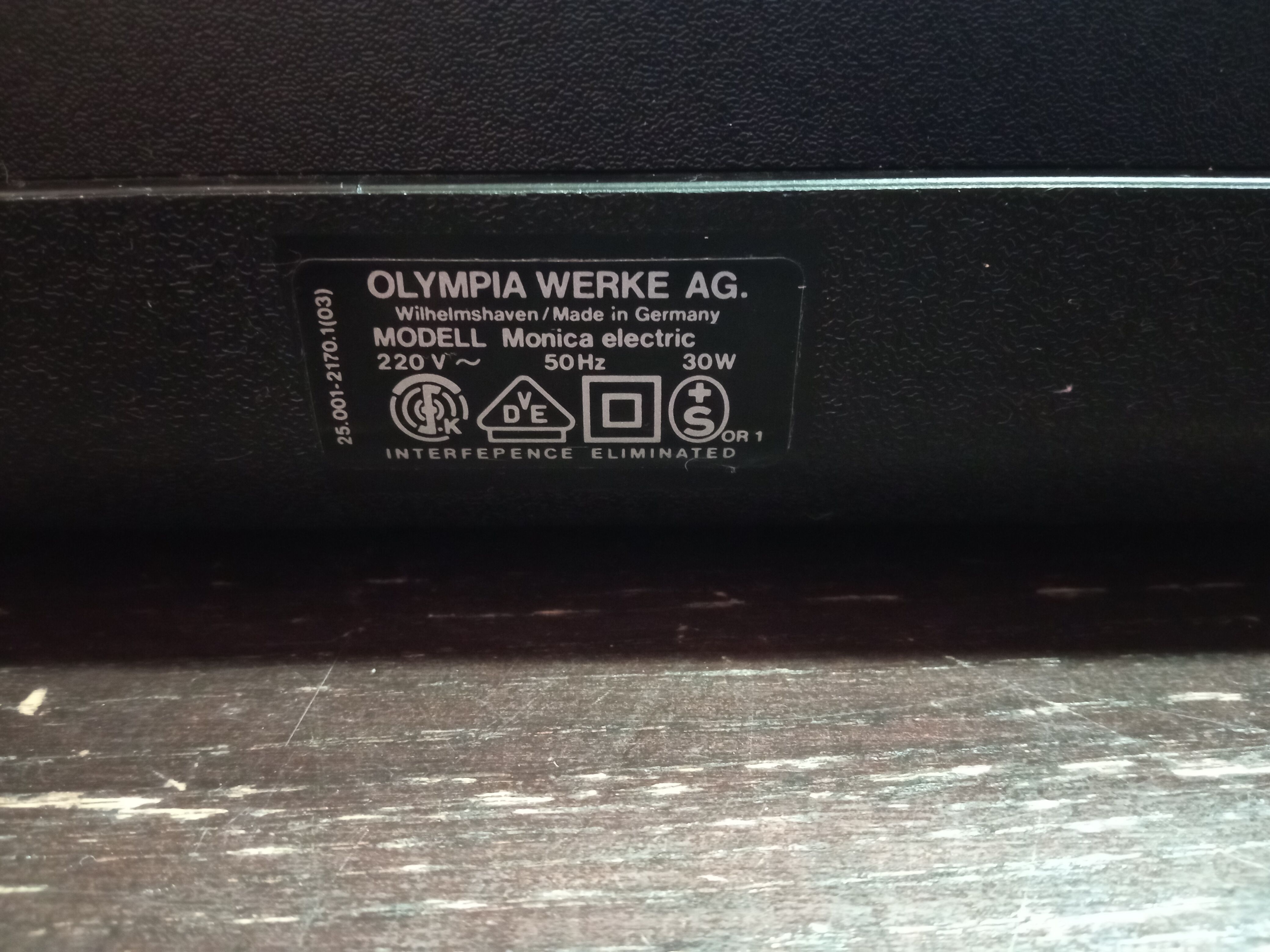 Typewriter oOlympia monica electric s