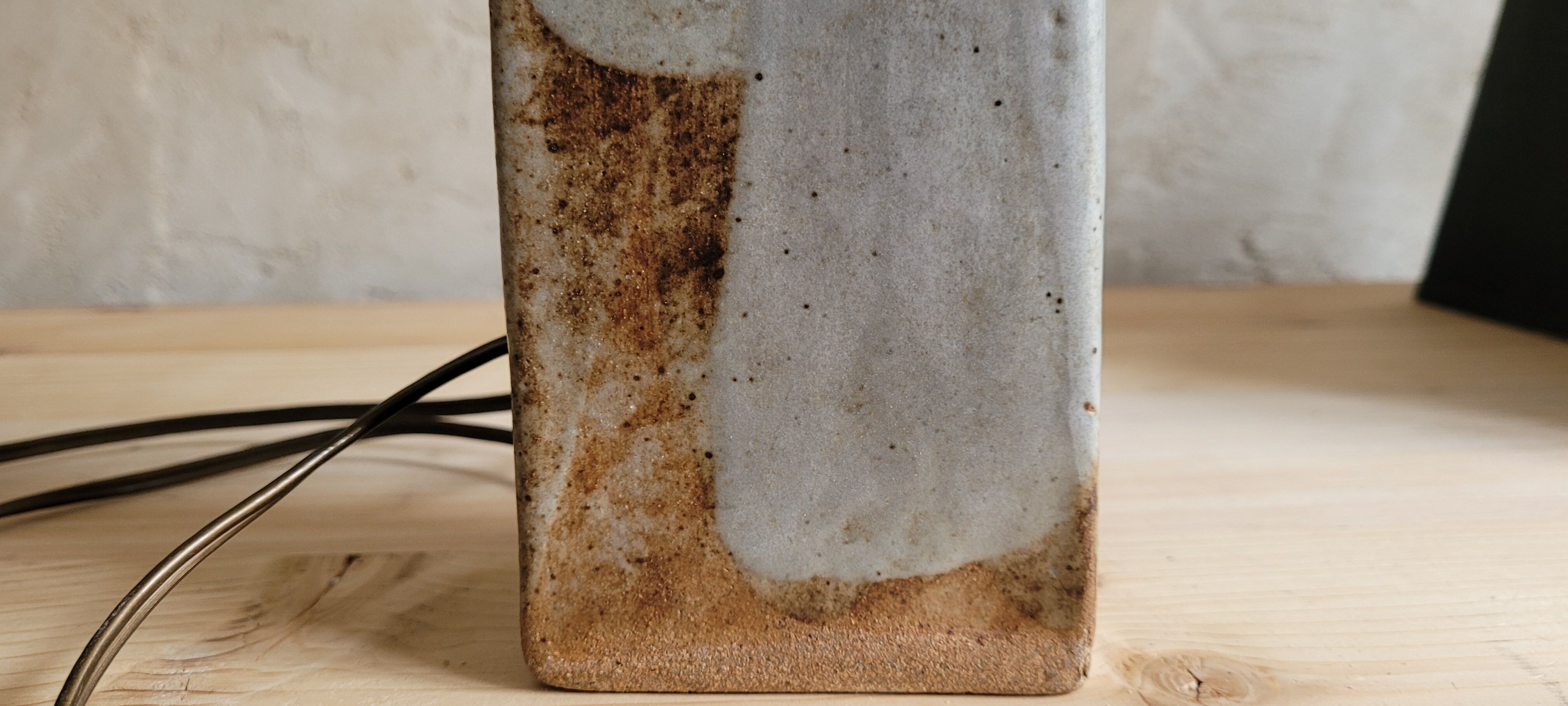 Table lamp in glazed stoneware