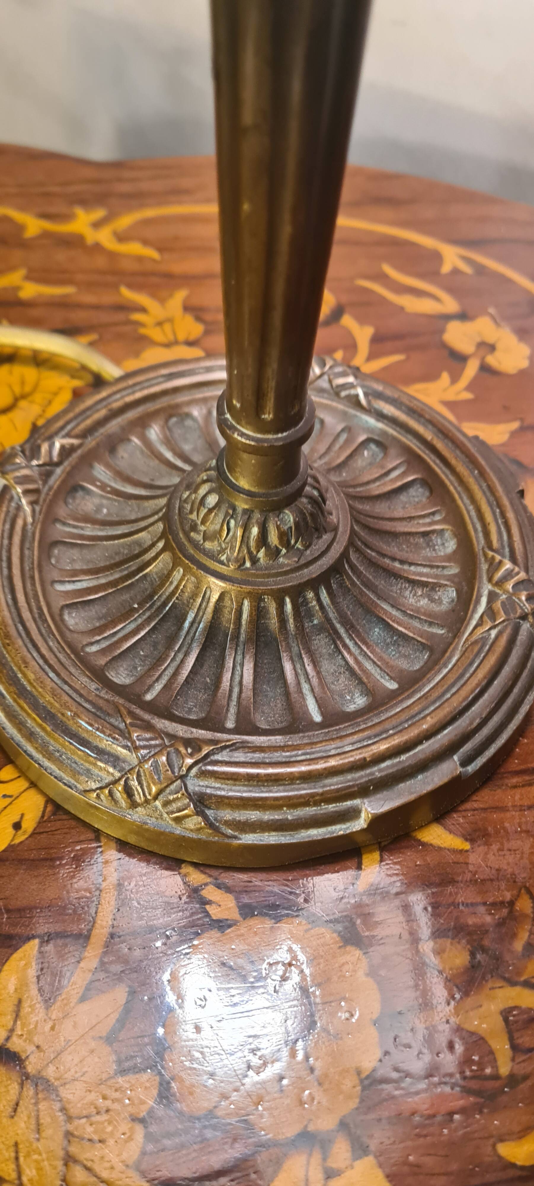 Bronze floor lamp from the 19th century with a handmade stained glass lampshade soldered with lead, measuring 52x26.