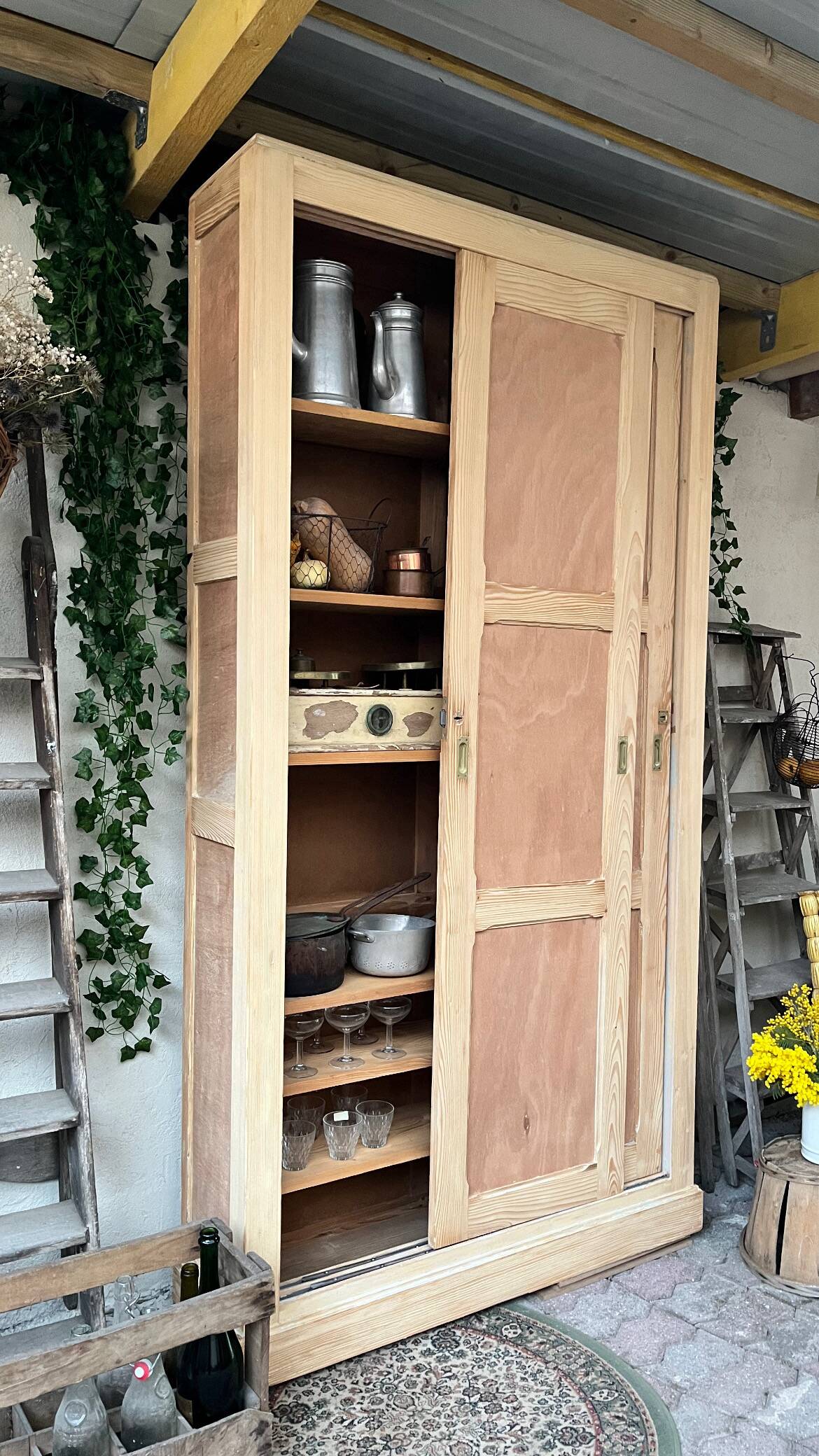 Meuble de métier, armoire en bois