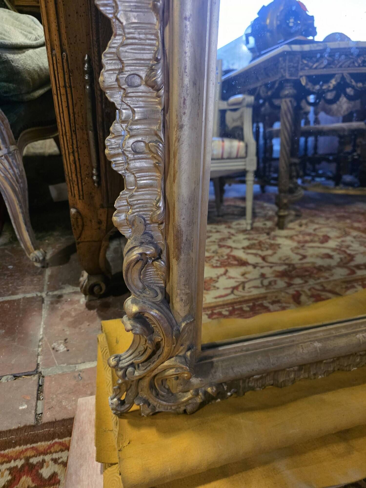 Miroir style Louis XV doré à la feuille d'or du XIXème, 181cm H