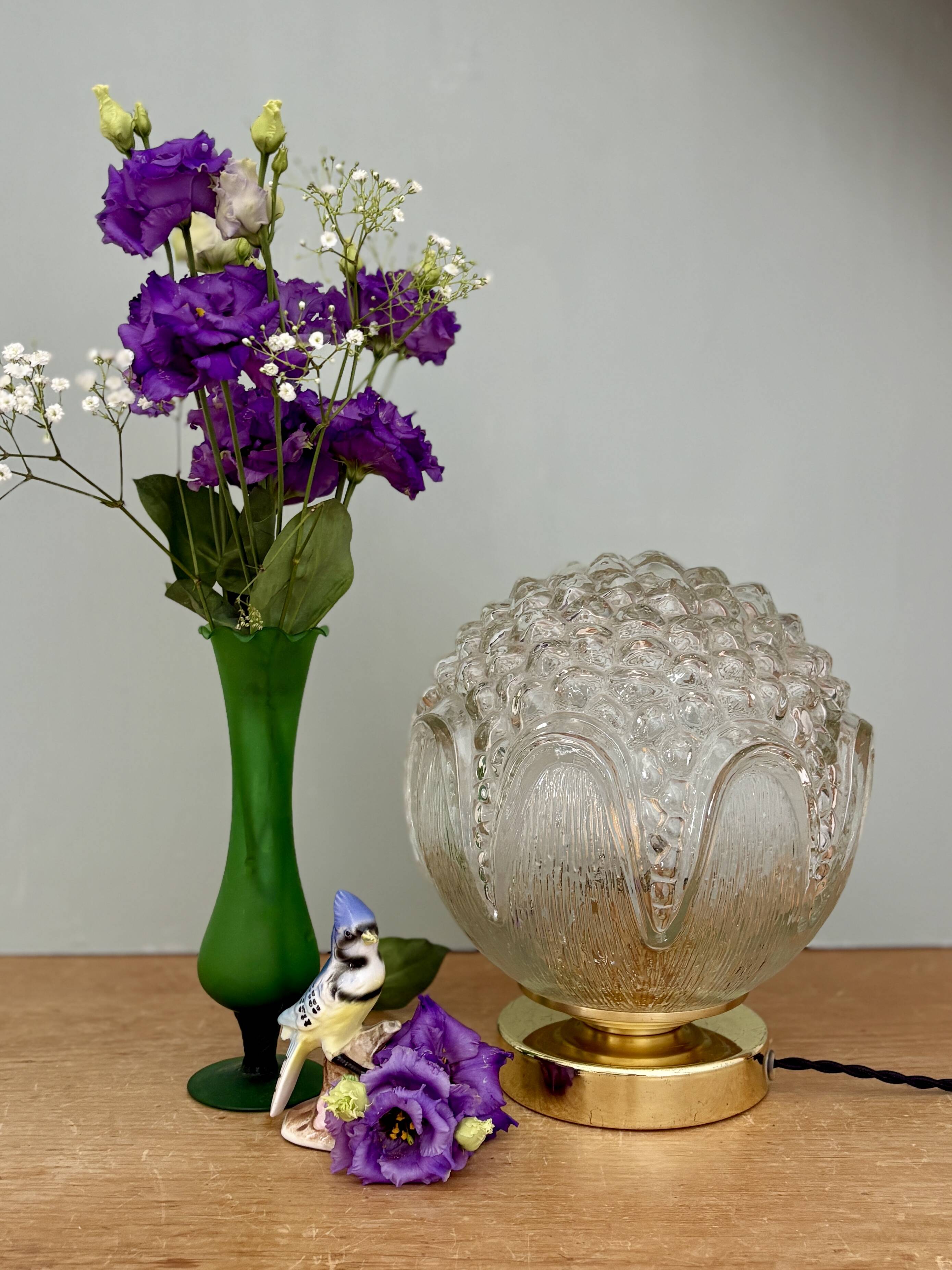 Lampe à poser globe vintage en verre moulé