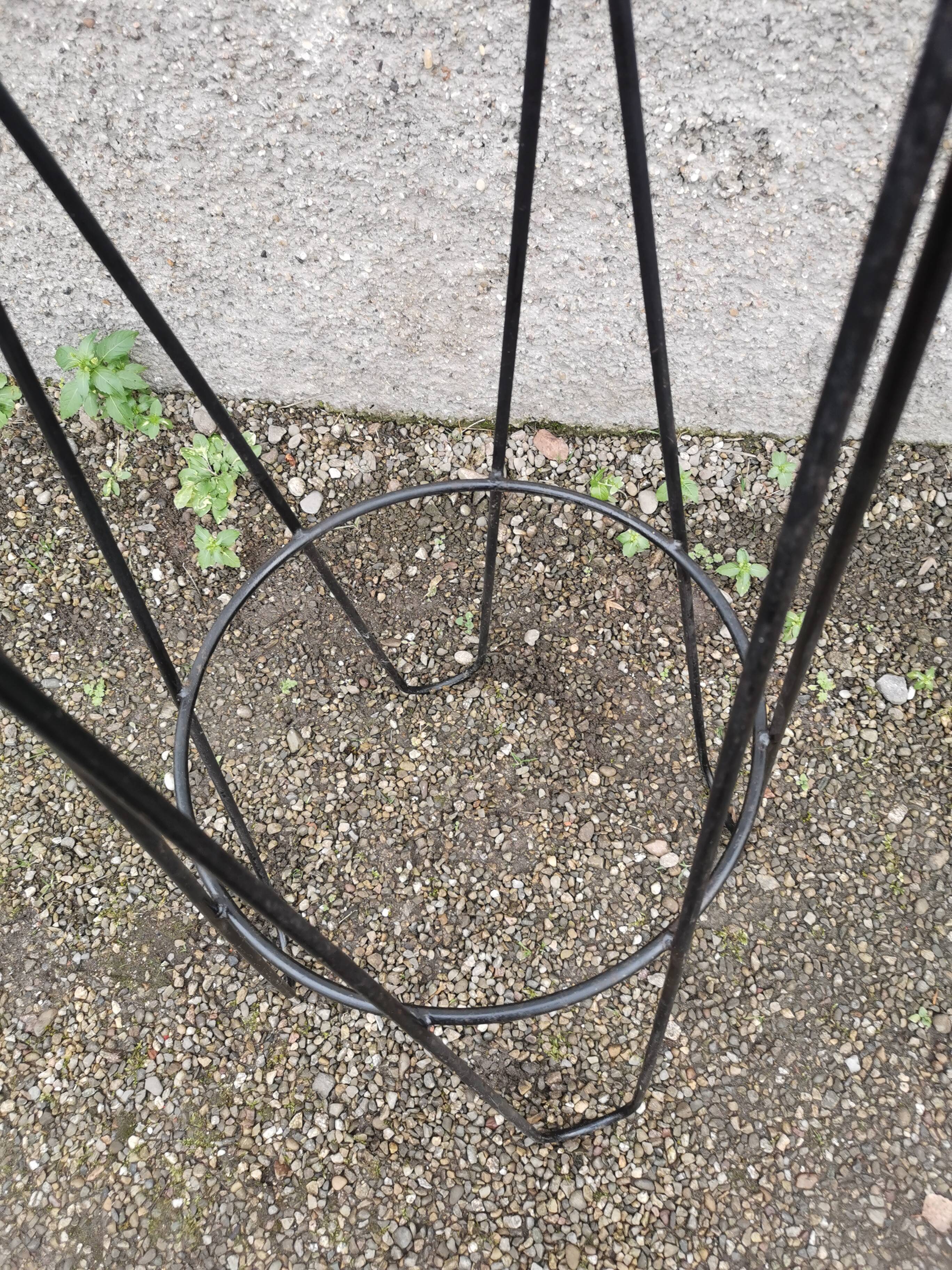 Roger Feraud coat wearer