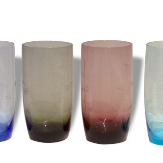 Verres anciens colorés gravés