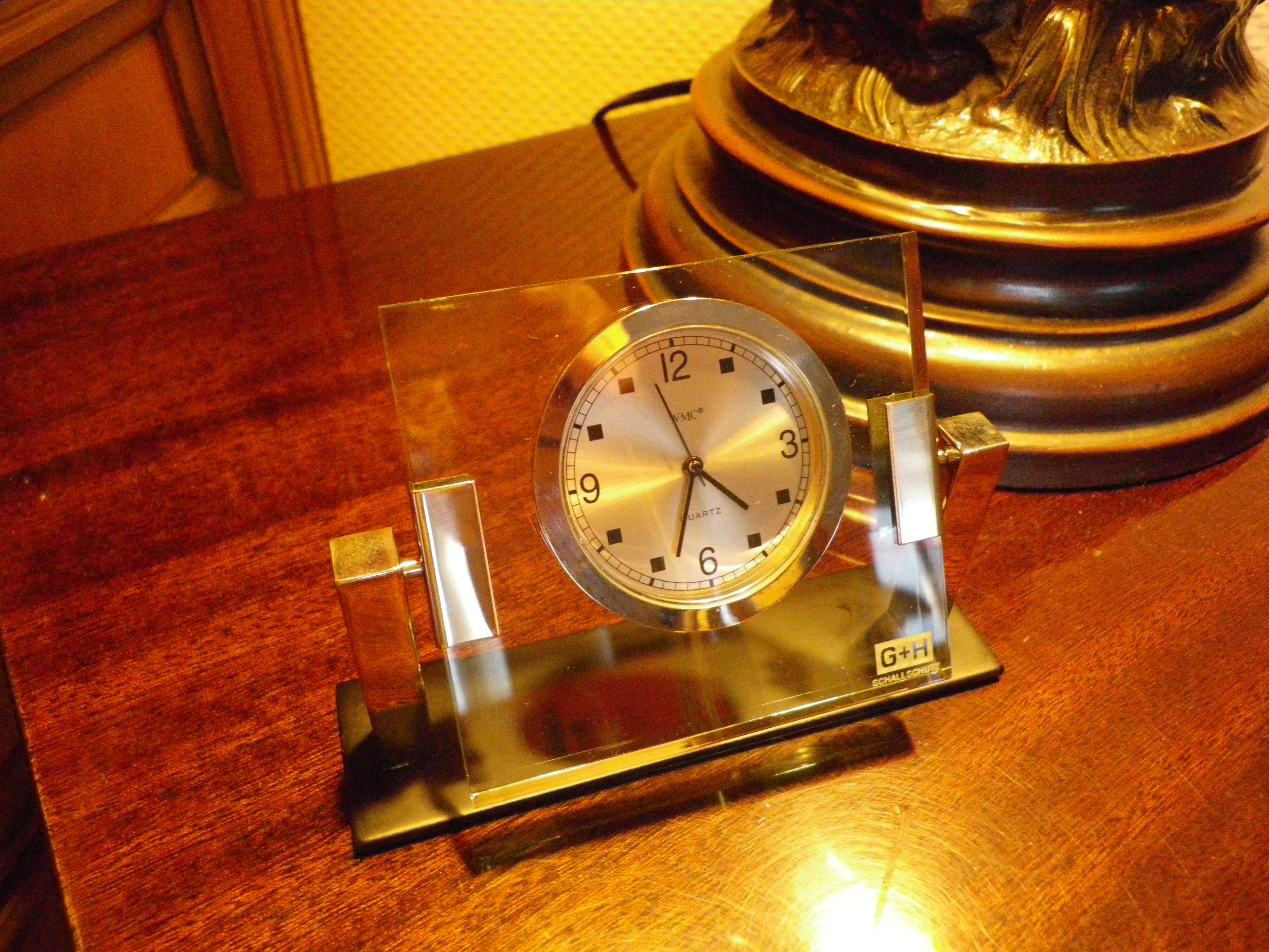 Quartz reclining clock, Swiss movement, WMC brand in its original cabinet