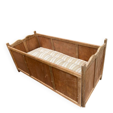 Banquette Lit d'enfant berceau vintage en bois avec matelas 1950