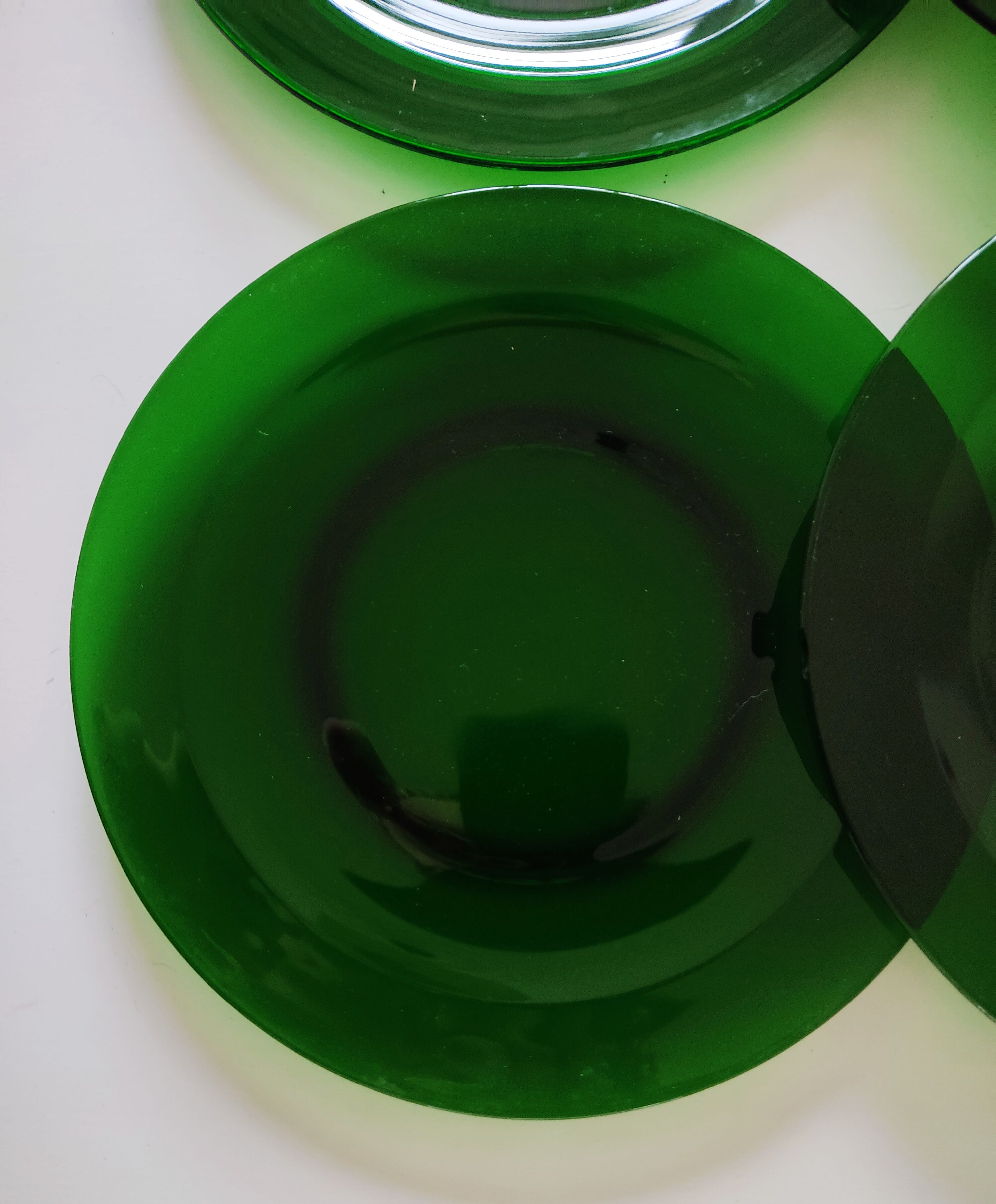 6 dishes in green glass