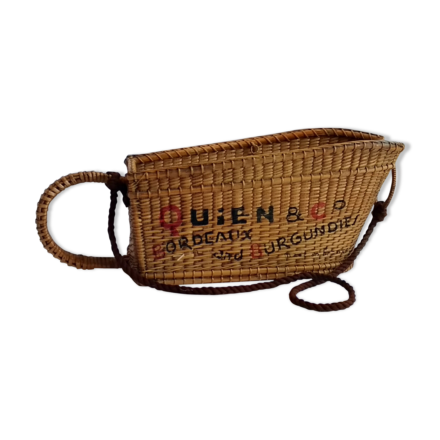 Porte bouteille ancien en rotin vins de bordeaux & de bourgogne Quien & Cie