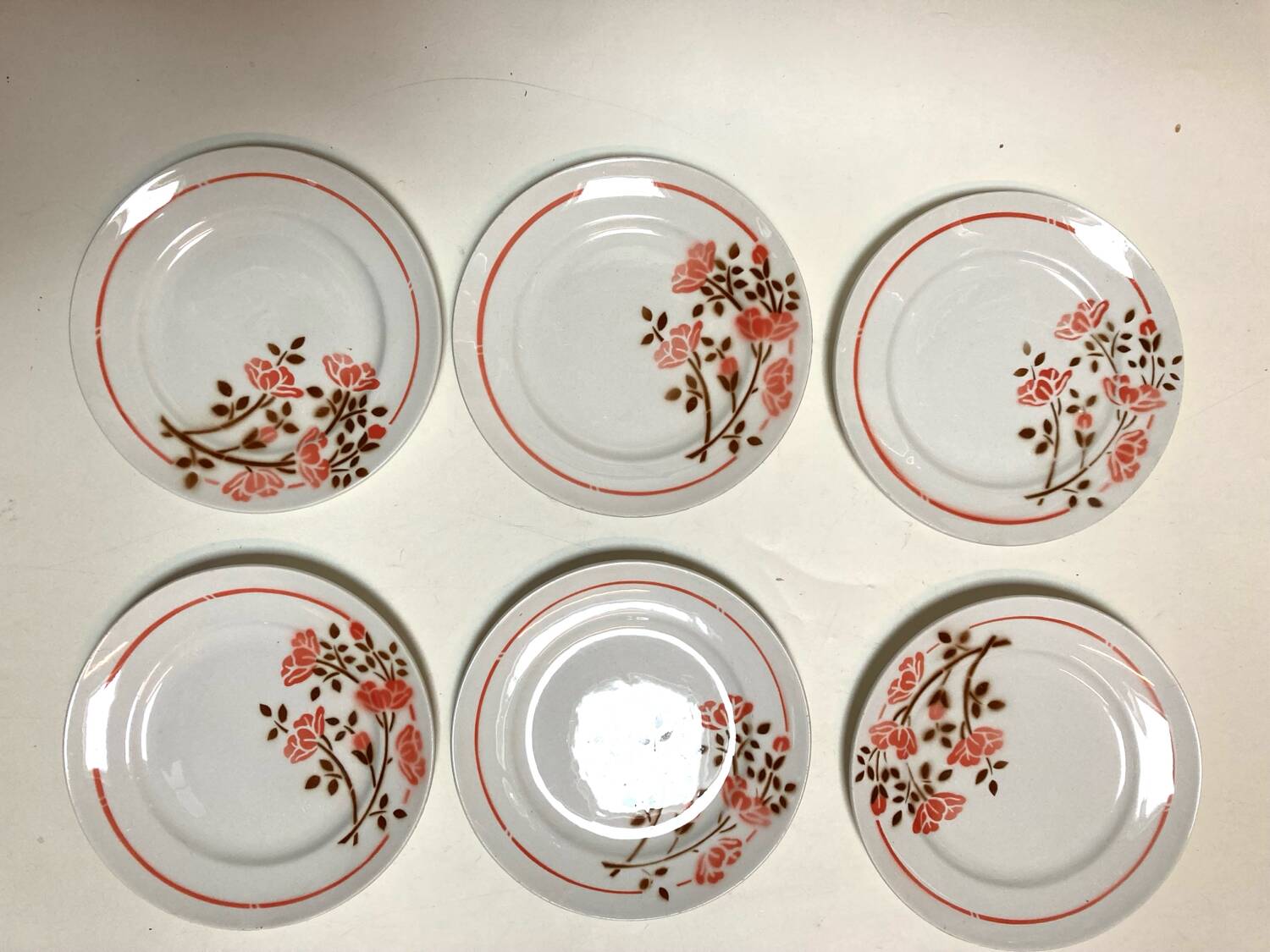 Many dessert plates Moulin des Loups