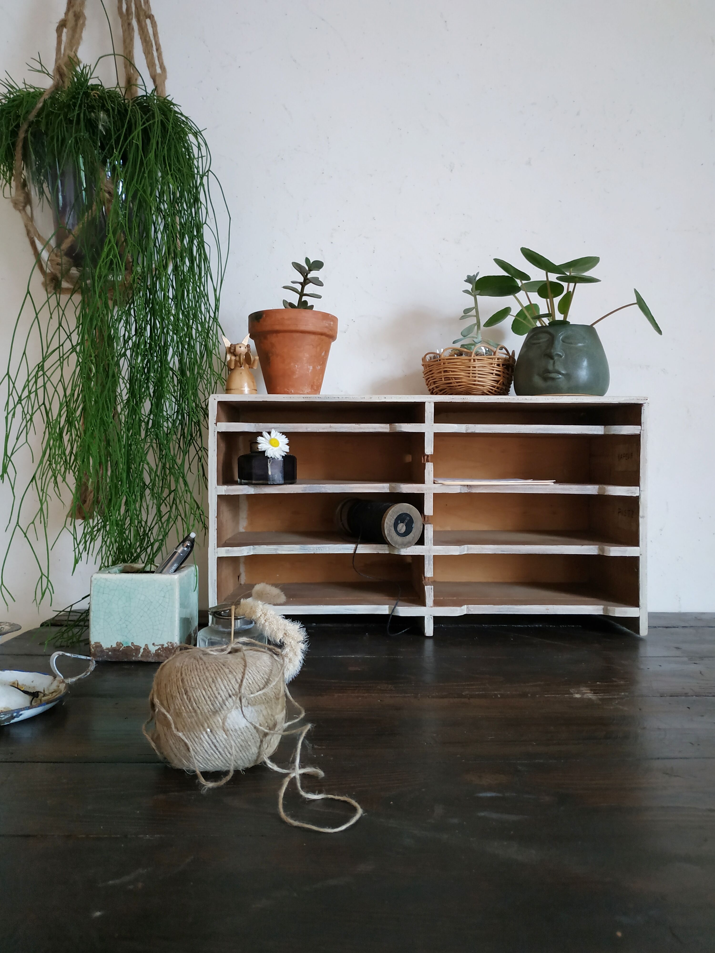 Wooden locker, oldtier shelf