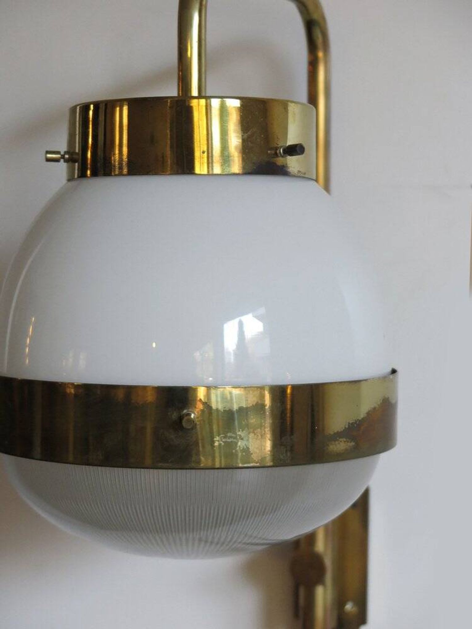 Grand appliqué italien Delta par Sergio Mazza pour Artemide, années 1960.