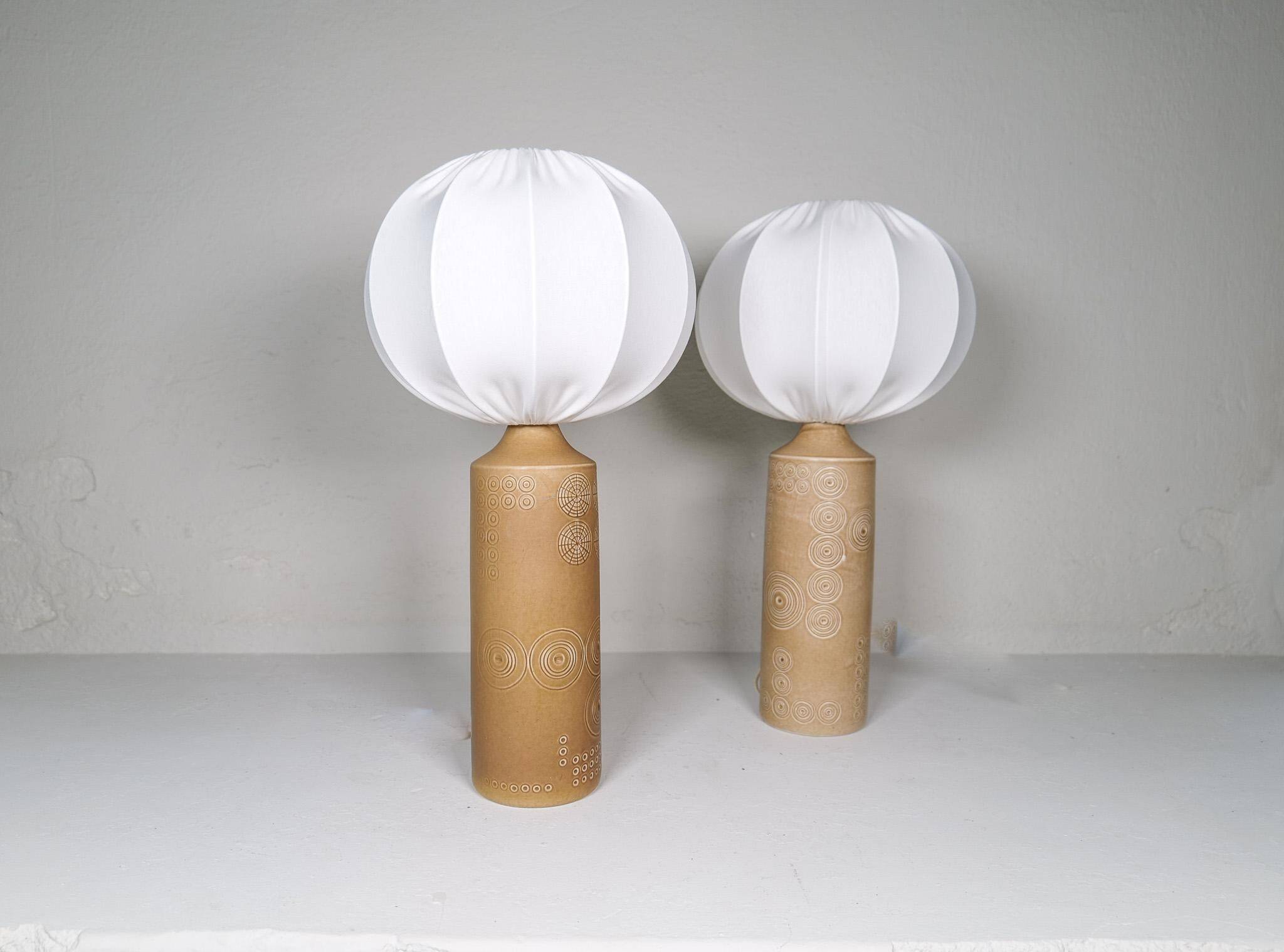 Pair of Midcentury porcelain lamps by Olle Alberius, Rorstrand, Sweden, 1960s.