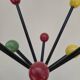 Portemanteau perroquet à boules colorées, 1950