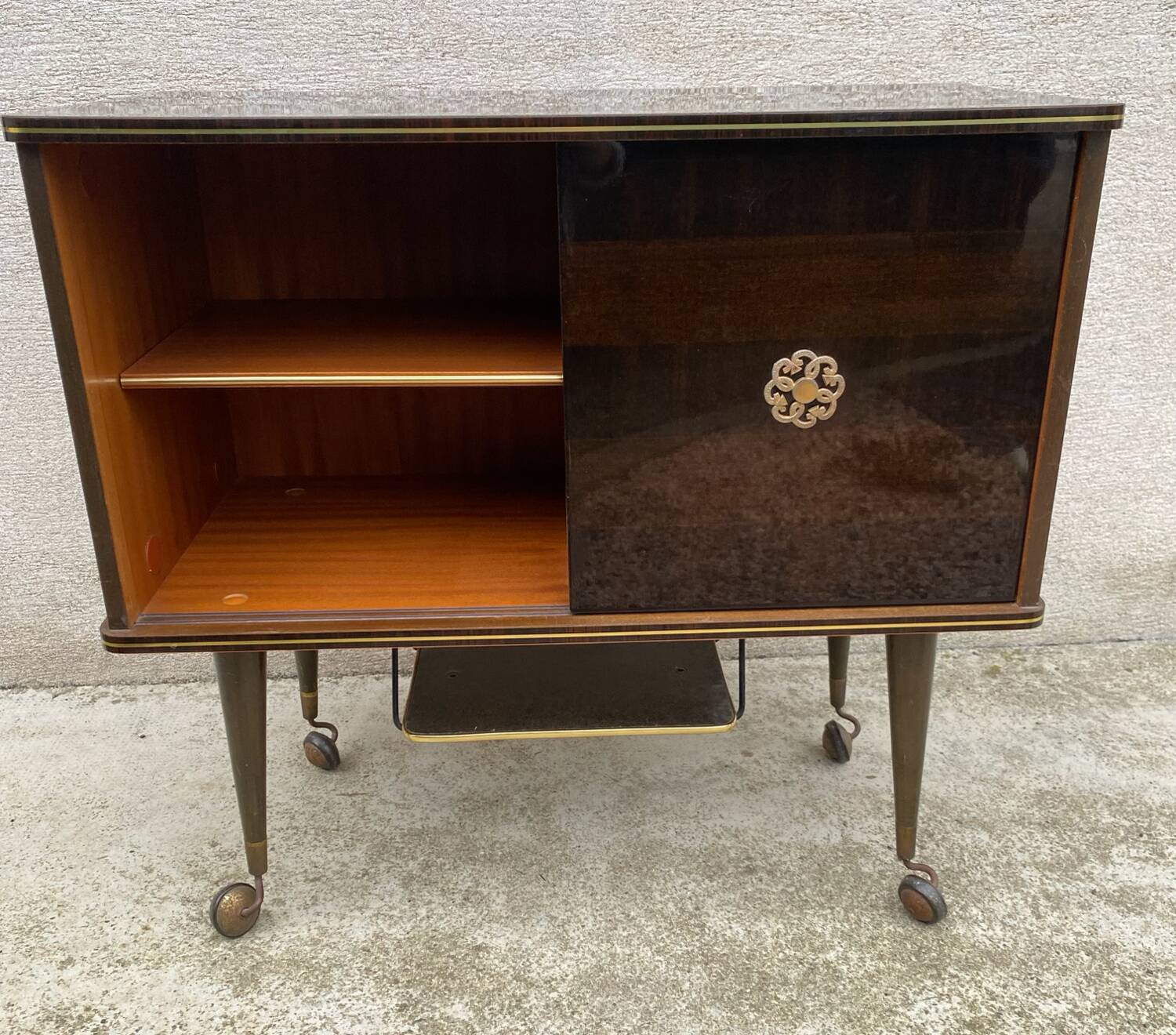 Vintage display bar cabinet on wheels from the 60s/70s.