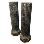 Paire de colonnes noires et vertes en scagliola 19e.