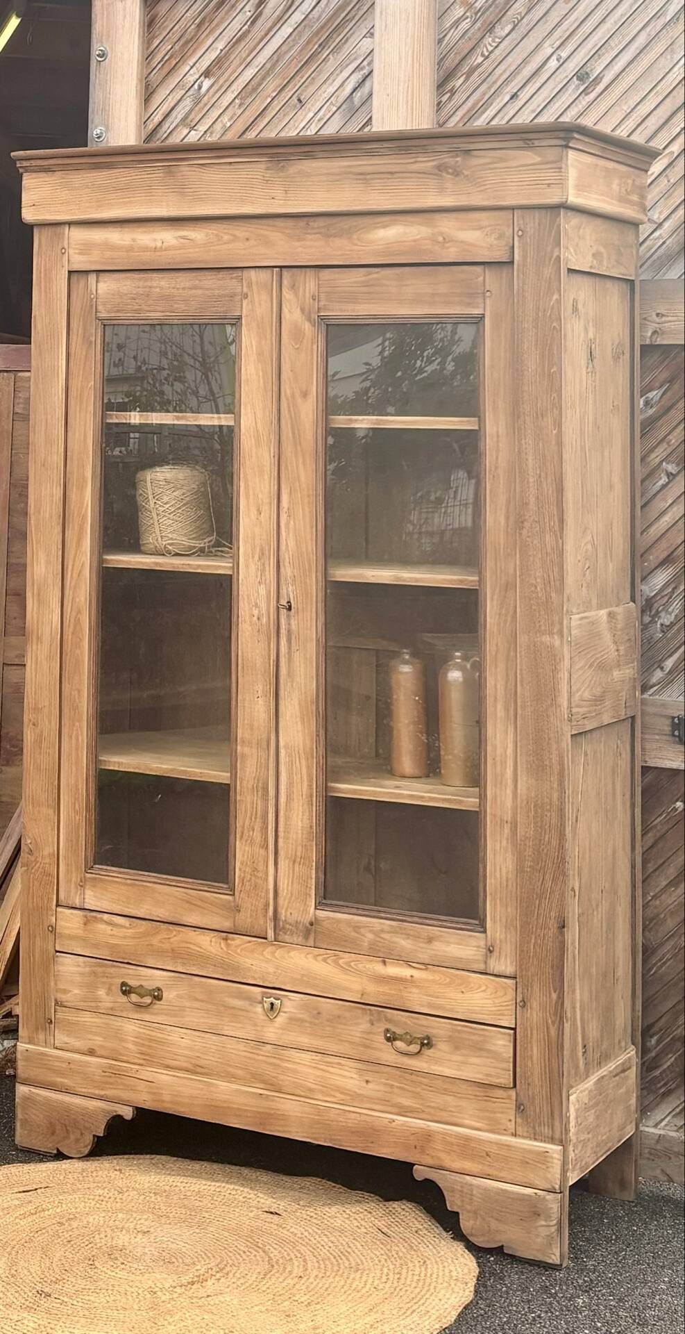 Armoire ancienne en chêne massif brut : vaisselier bibliothèque