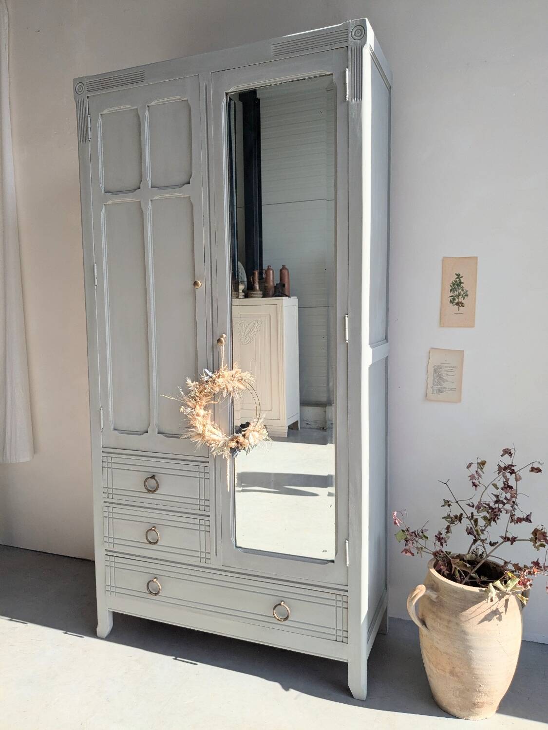 Armoire parisienne restaurée