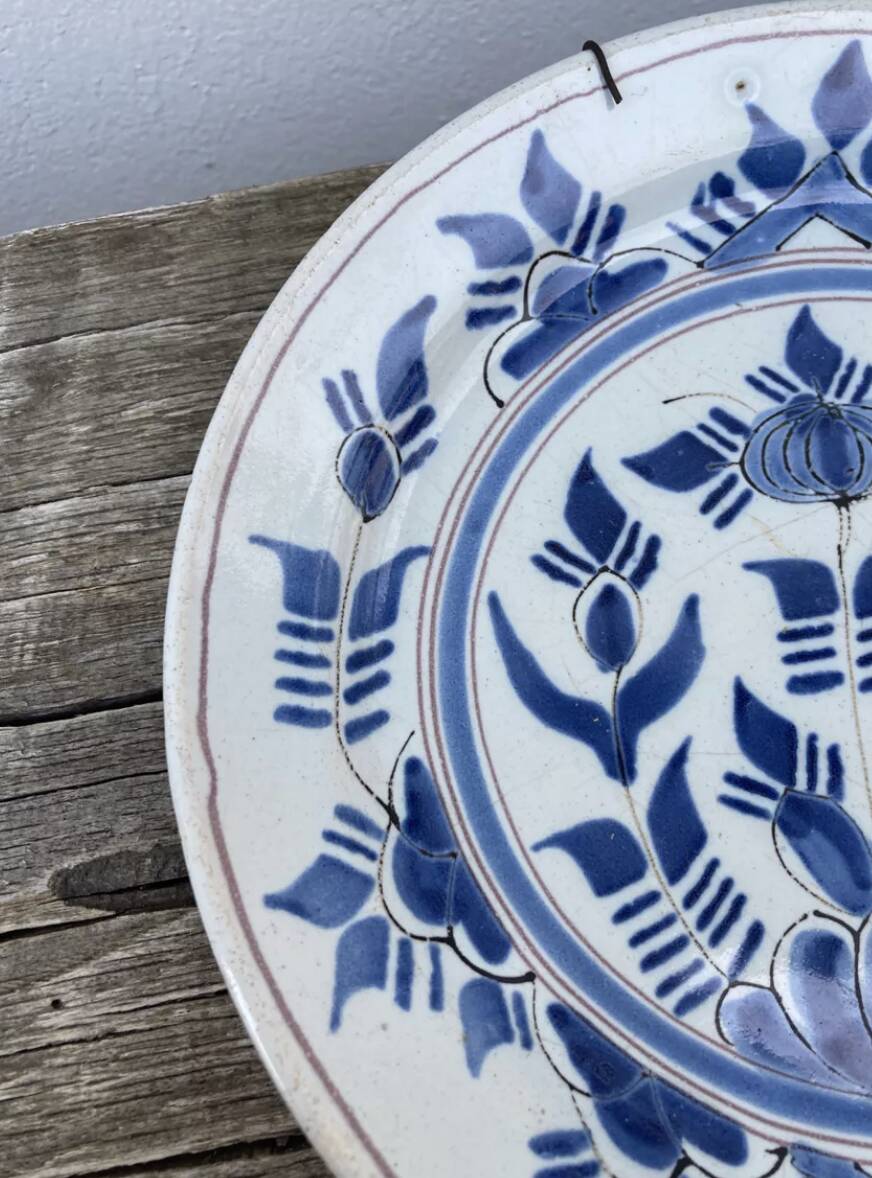 Decorative plate blue flowers
