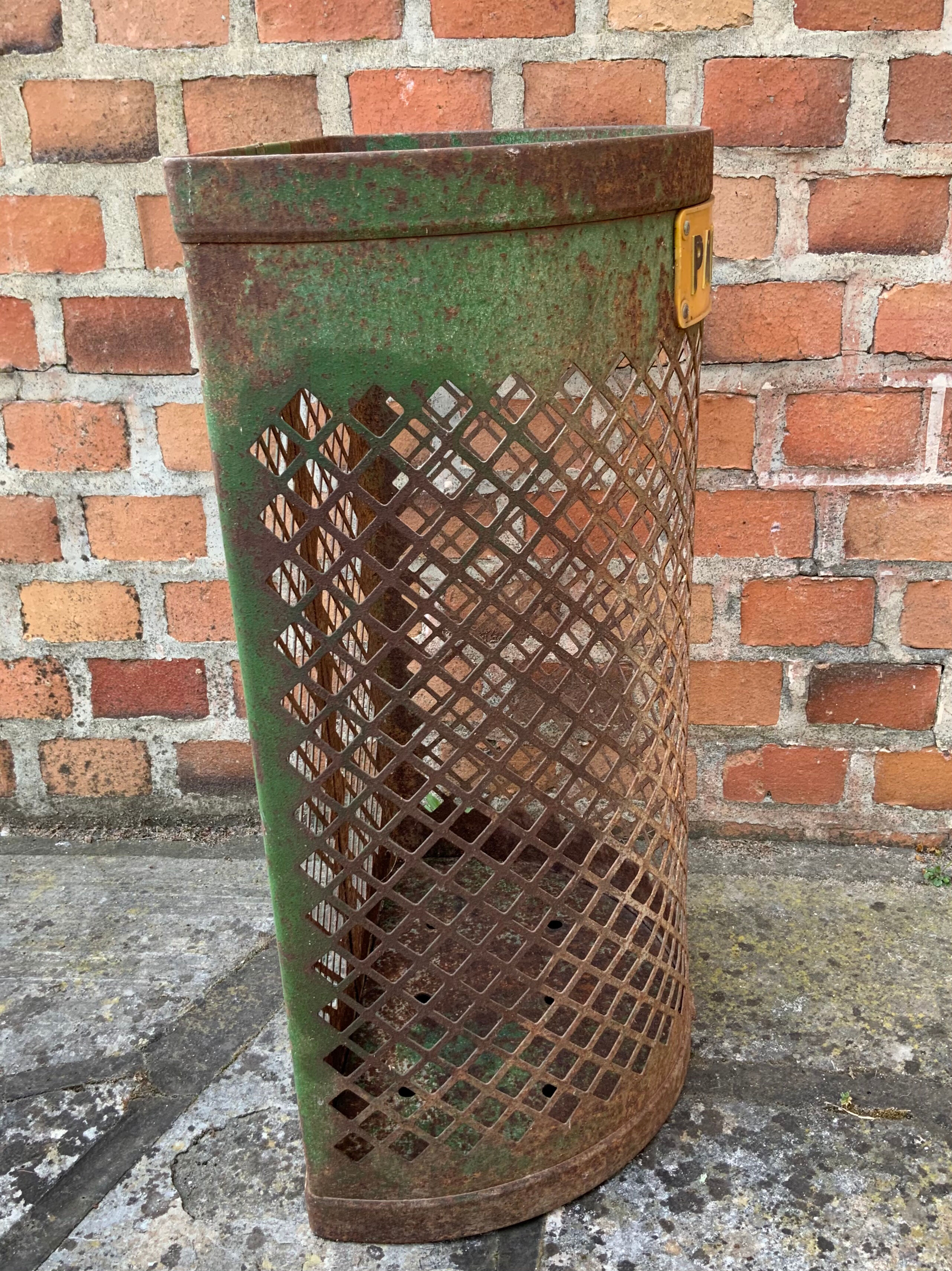 60s public garden bin