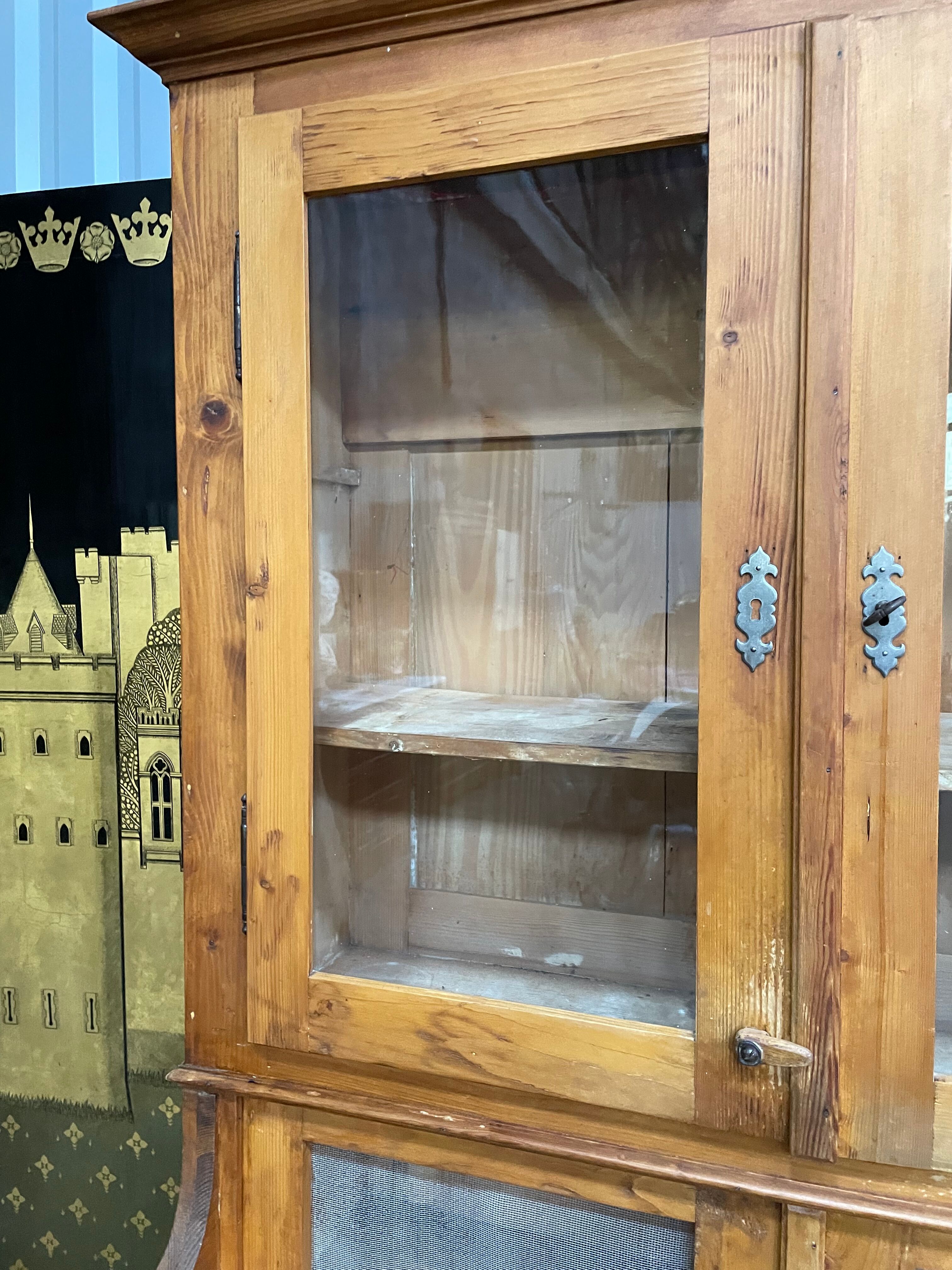 Buffet two bodies in fir 1900