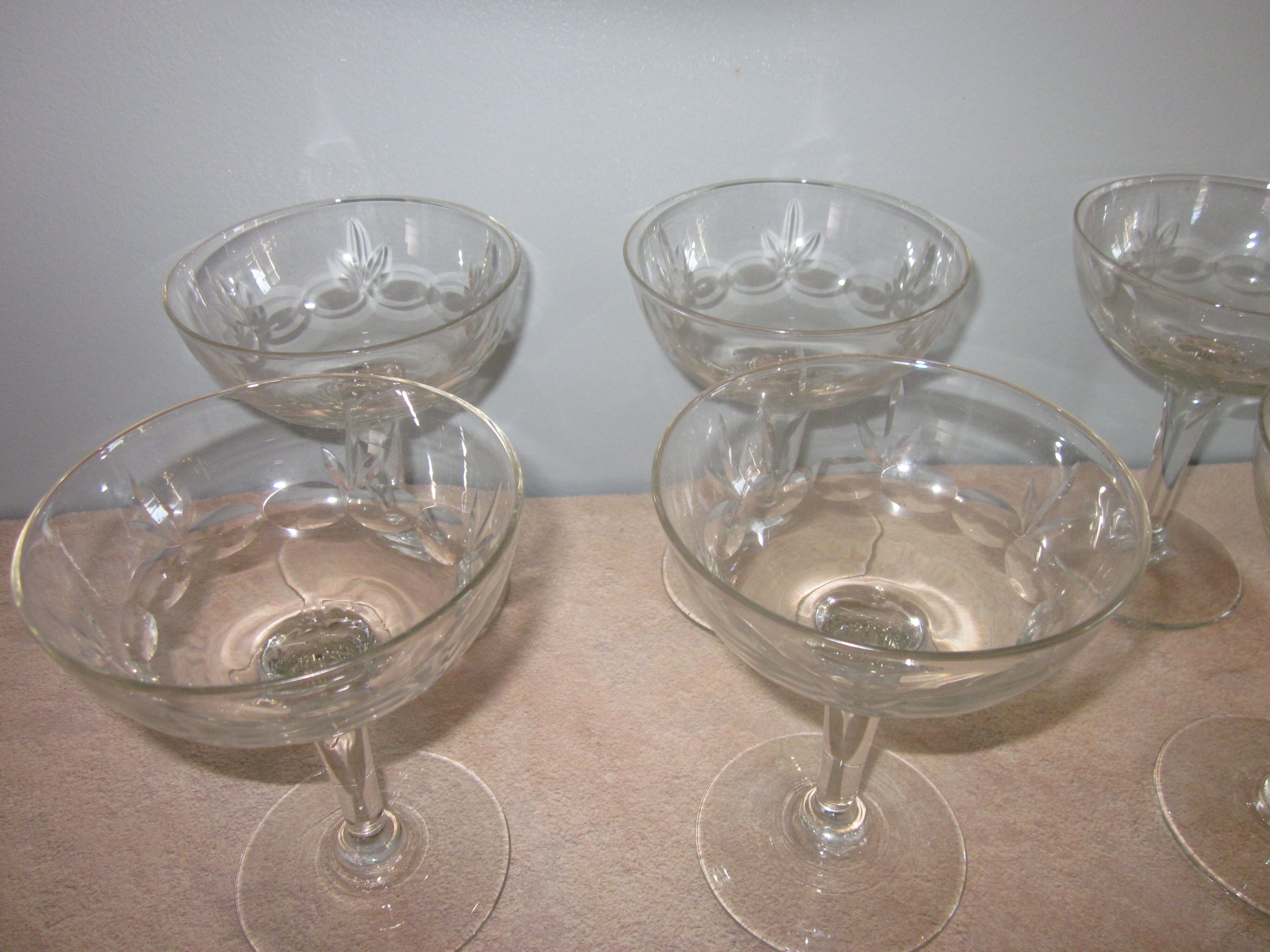 Lot de 10 coupes a champagne ancienne en verre taillè