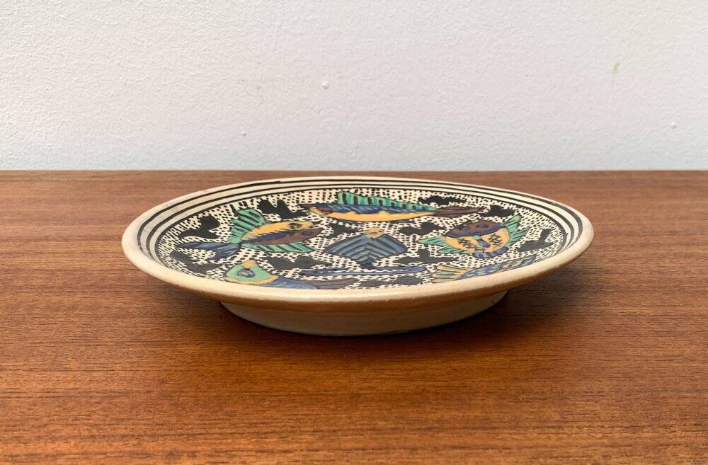 Vintage wall plate in hand-painted ceramic, 1970s.