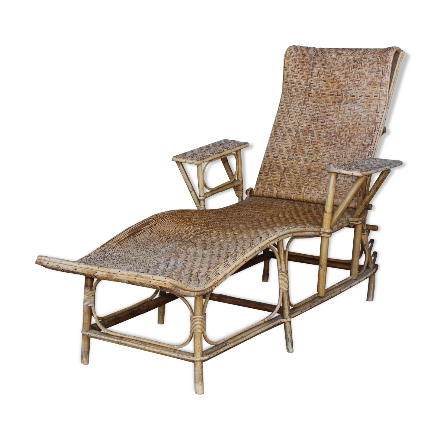 Long folding chair in rattan and old wicker