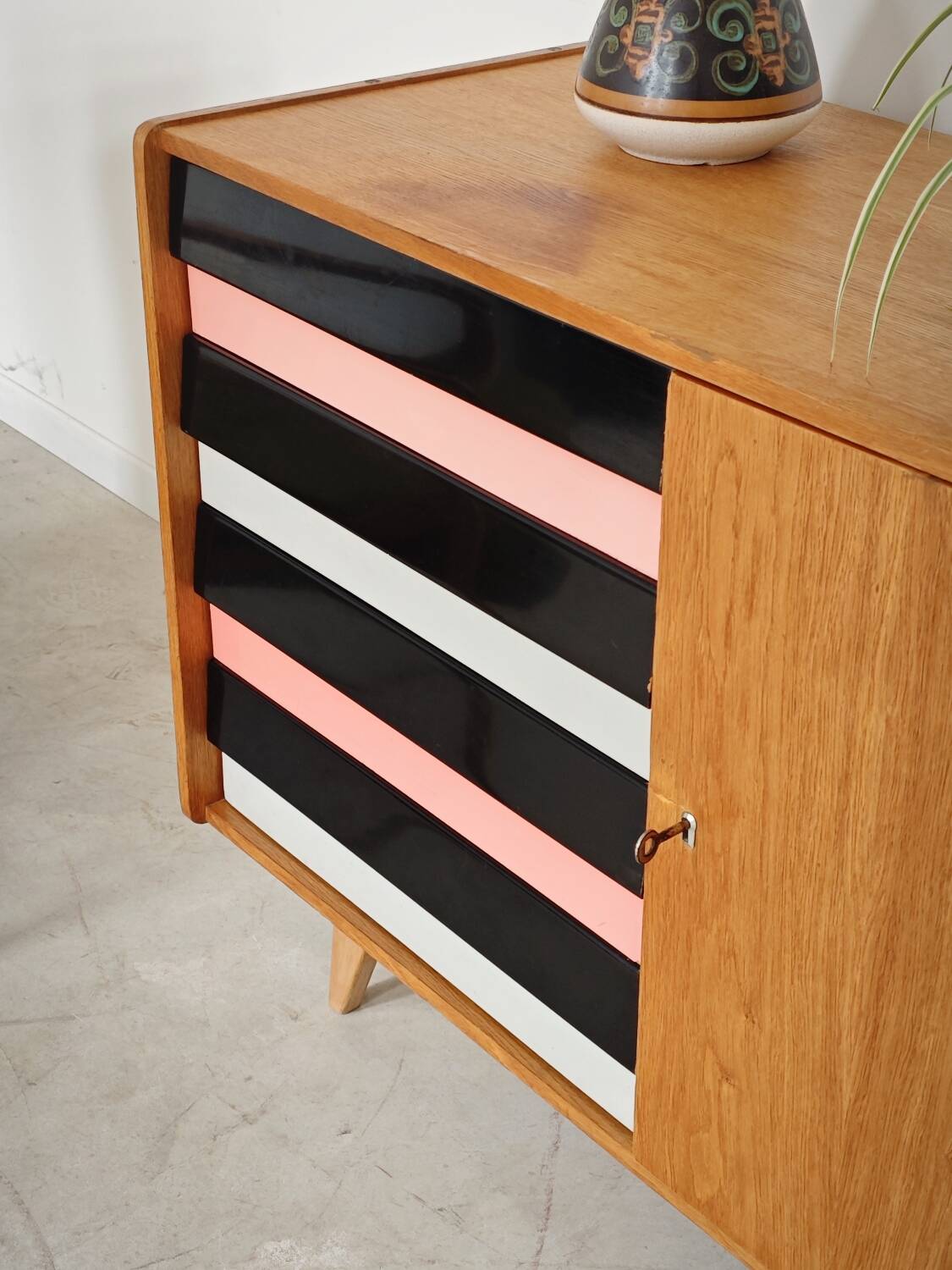 U 458 pink and grey sideboard by Jiri Jiroutek for Interier Praha 1960