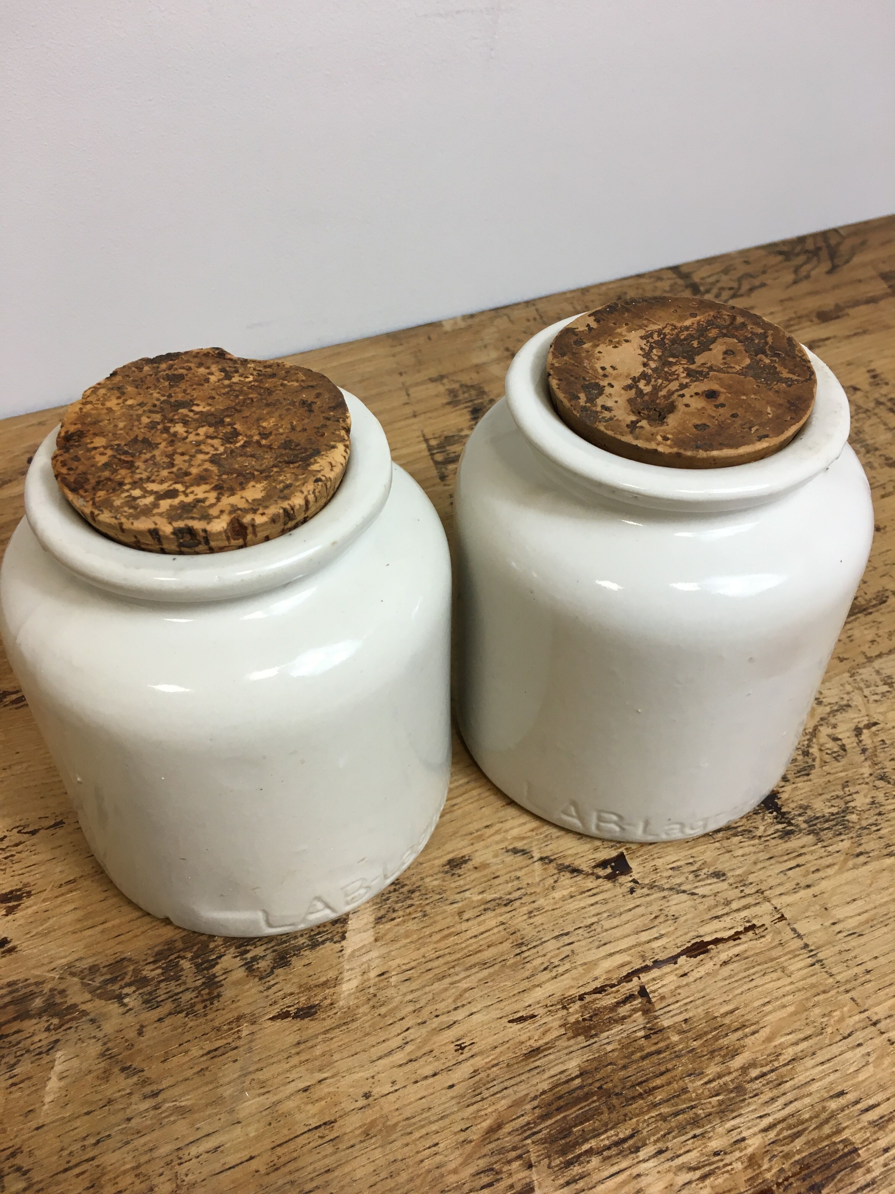 Set of 2 mustard jars in white varnished stoneware