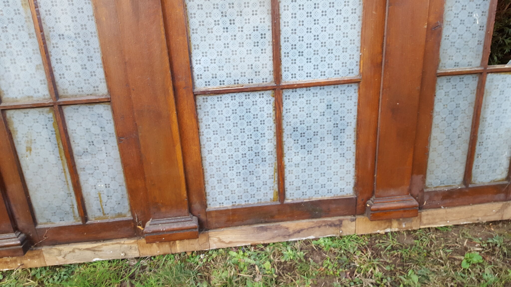 Séparation ancienne bois et vitre, fenêtre verre