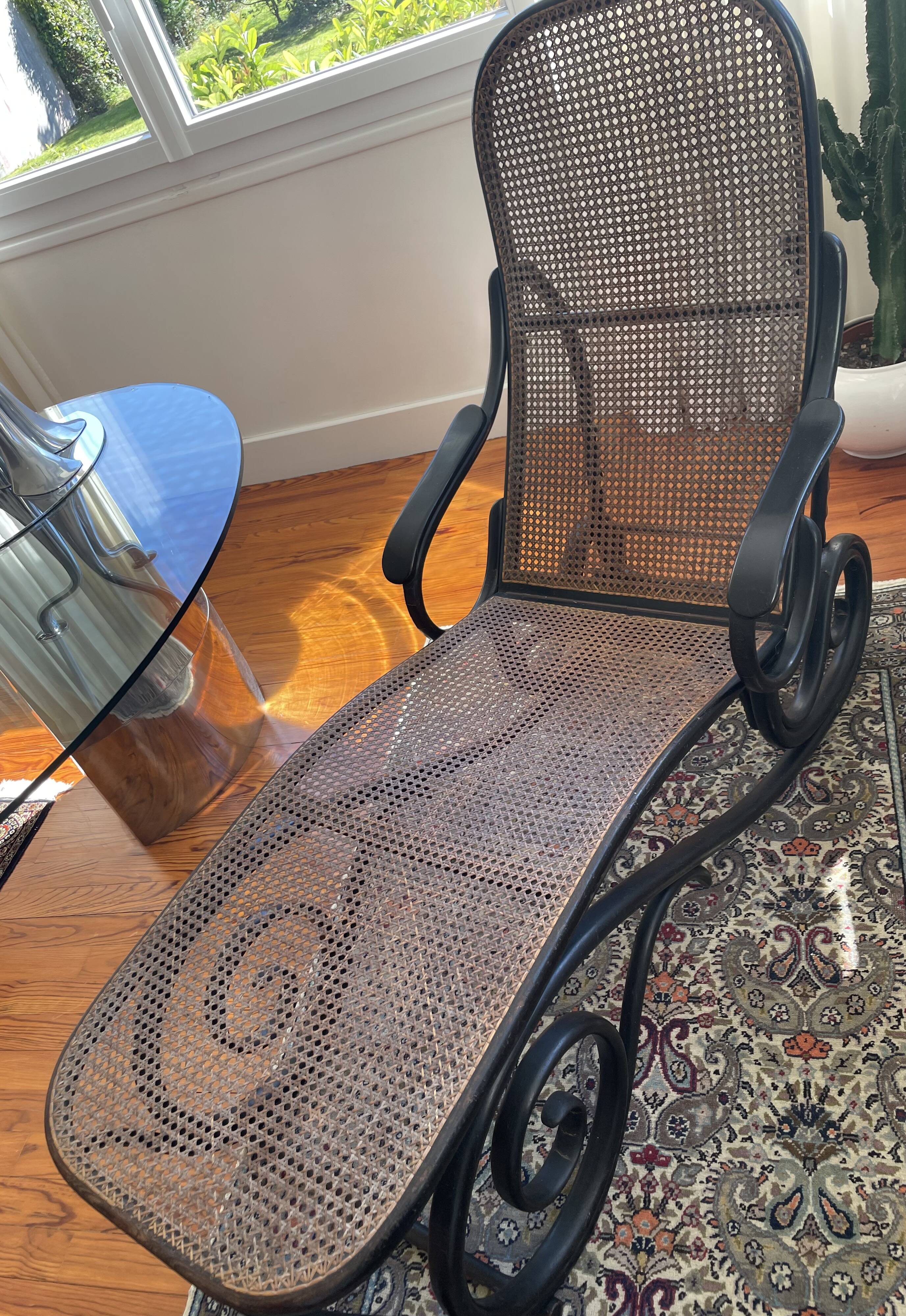 Thonet bentwood chaise longue