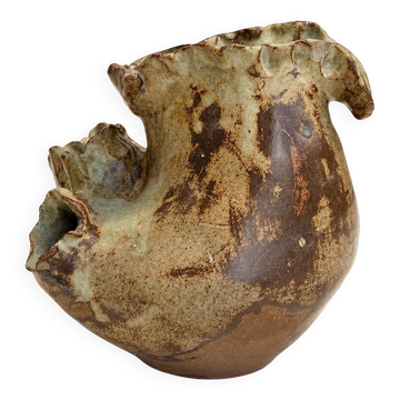 Sculptural vase in glazed stoneware, free form.