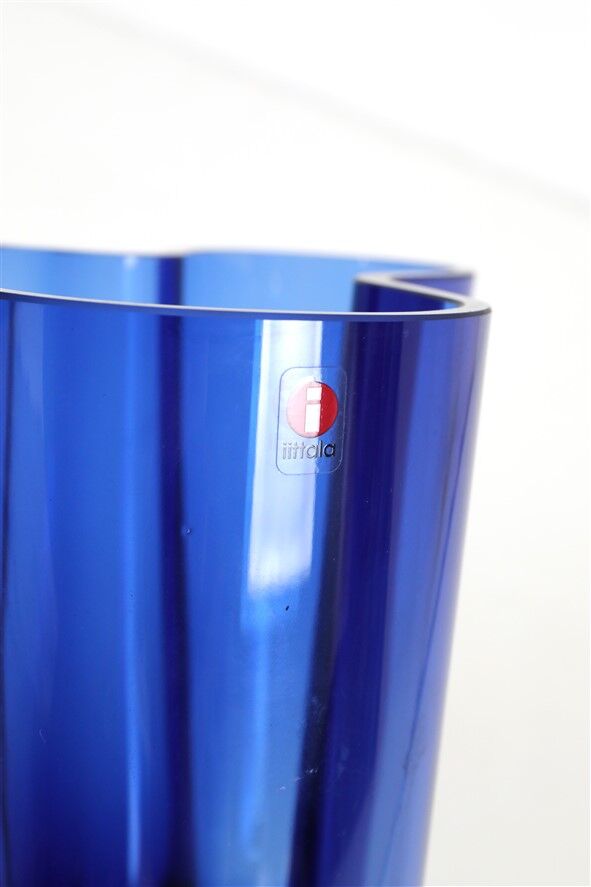 Big Iittala / Alvar Aalto “3030” / “Savoy” vase / cobalt blue / mid-century modern design