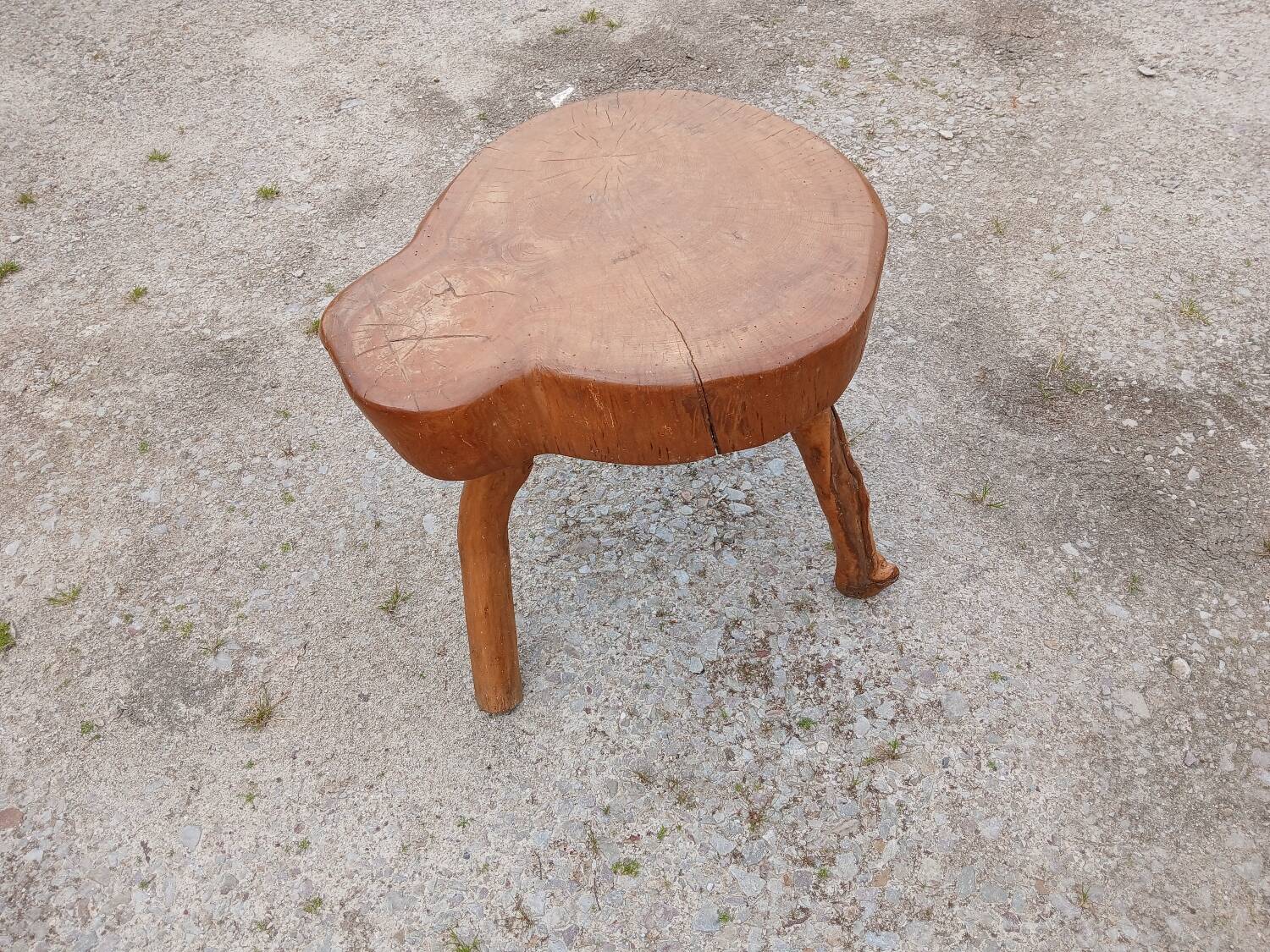 Tabouret Tripode Brutaliste - Bois Massif & Naturel - Esprit Wabi-Sabi