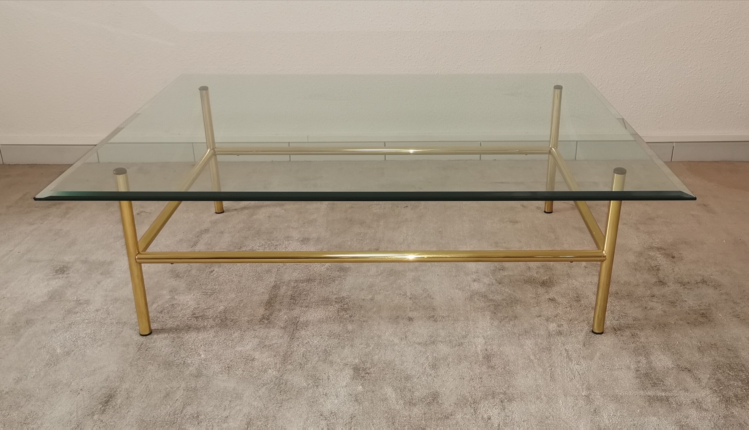 Table basse verre et métal doré années 80