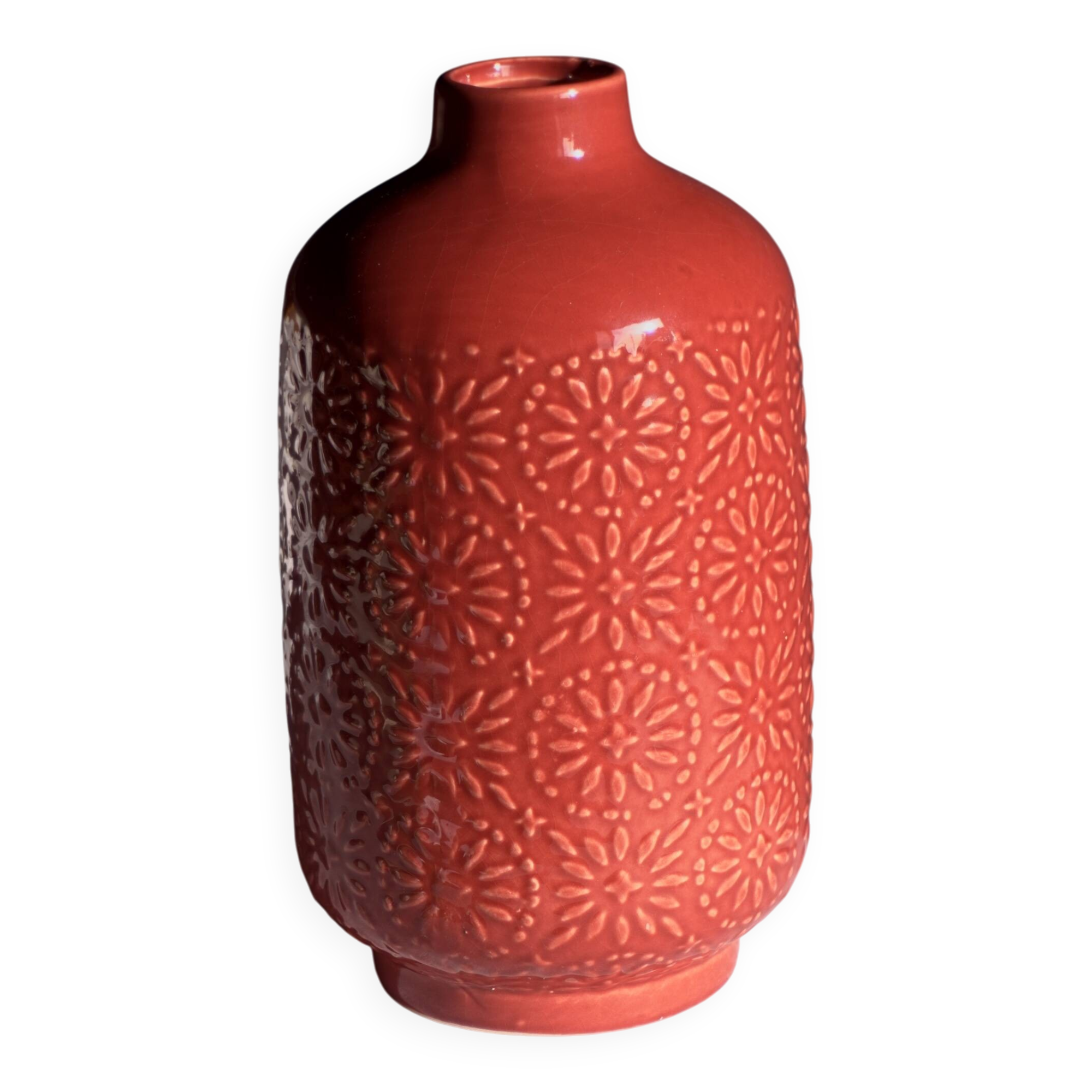 Porcelain vase with bas-relief patterns