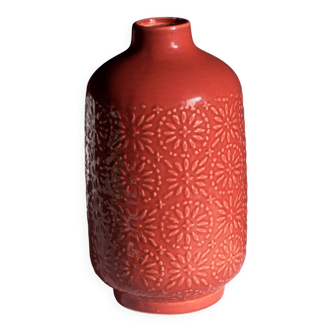 Porcelain vase with bas-relief patterns