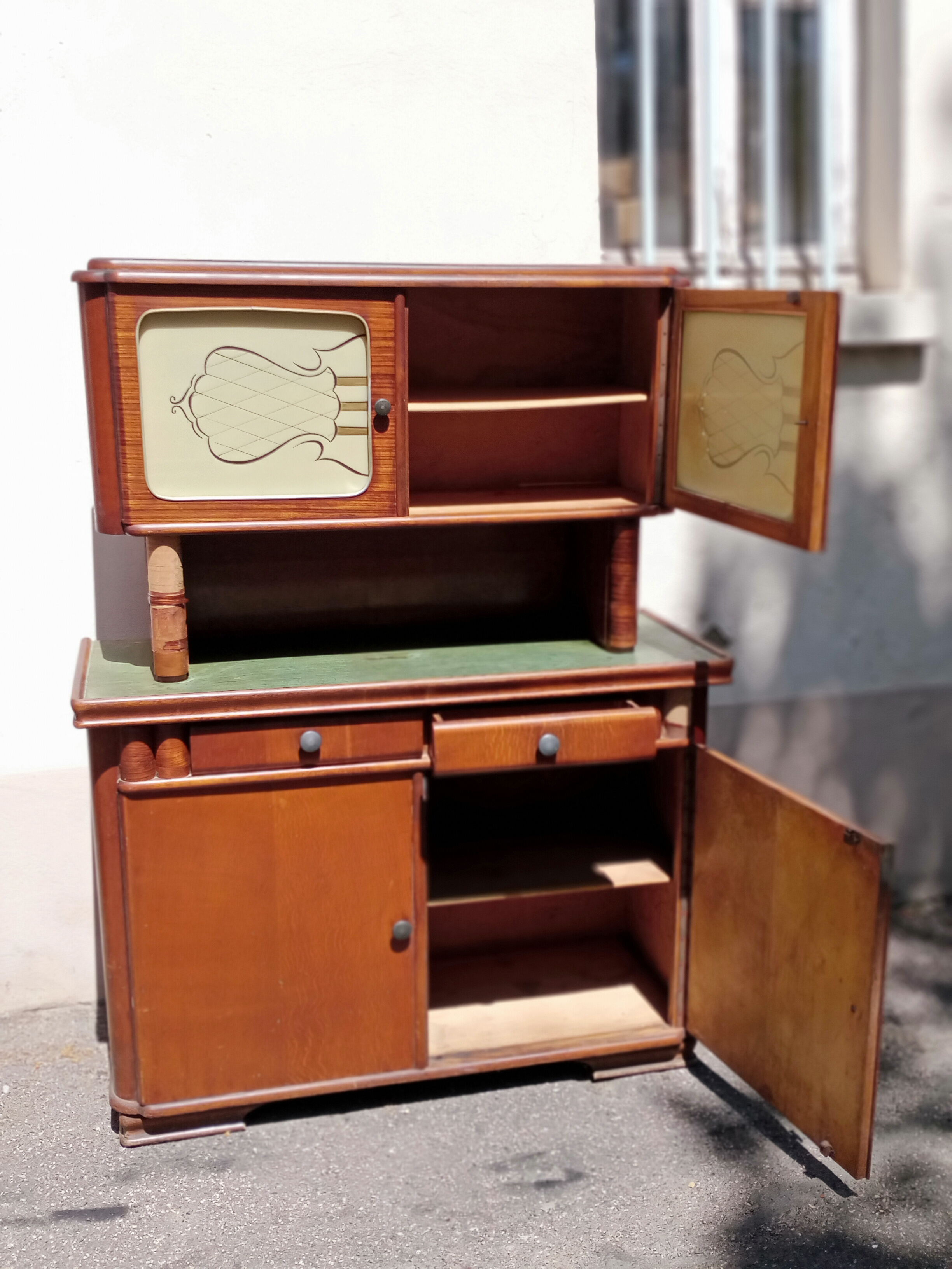 Buffet "Mado" cuisine vintage