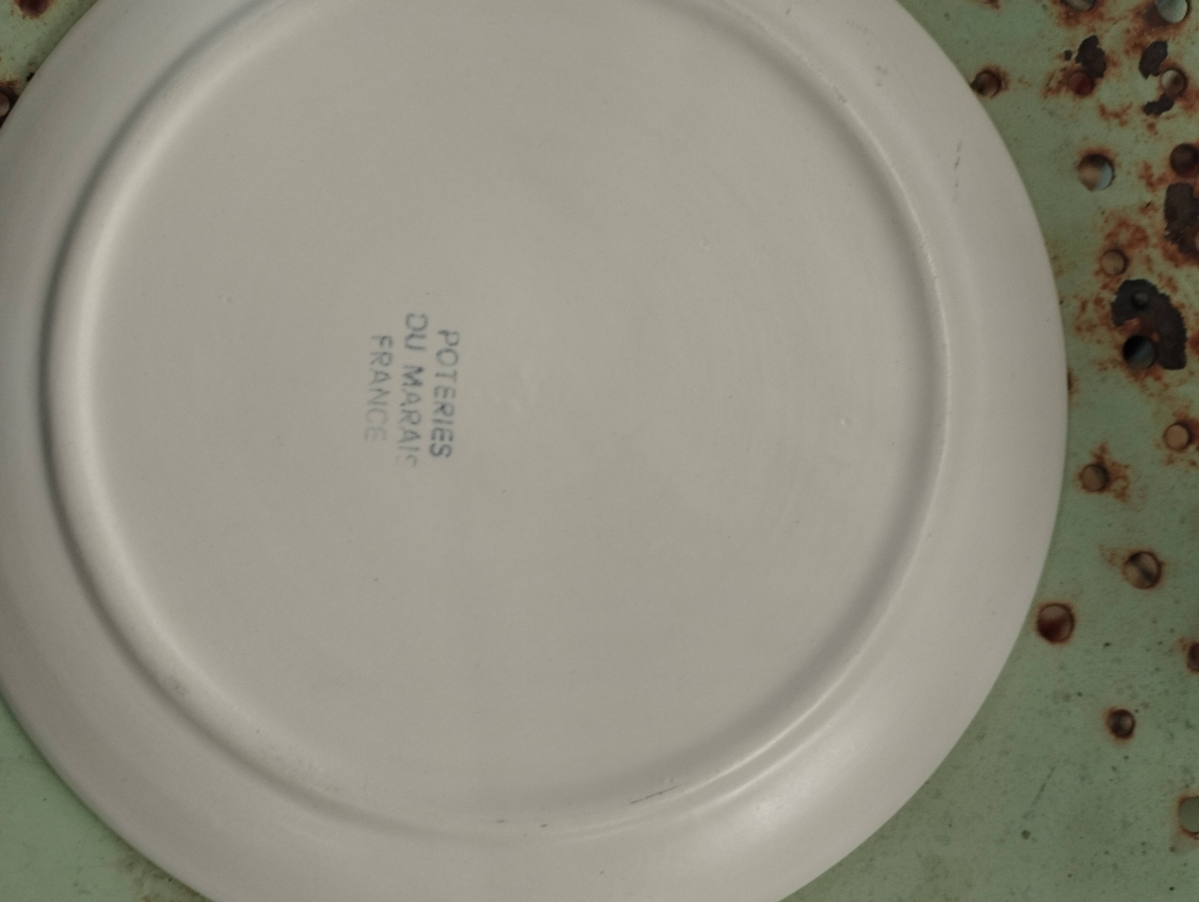 Assiettes poteries du Marais