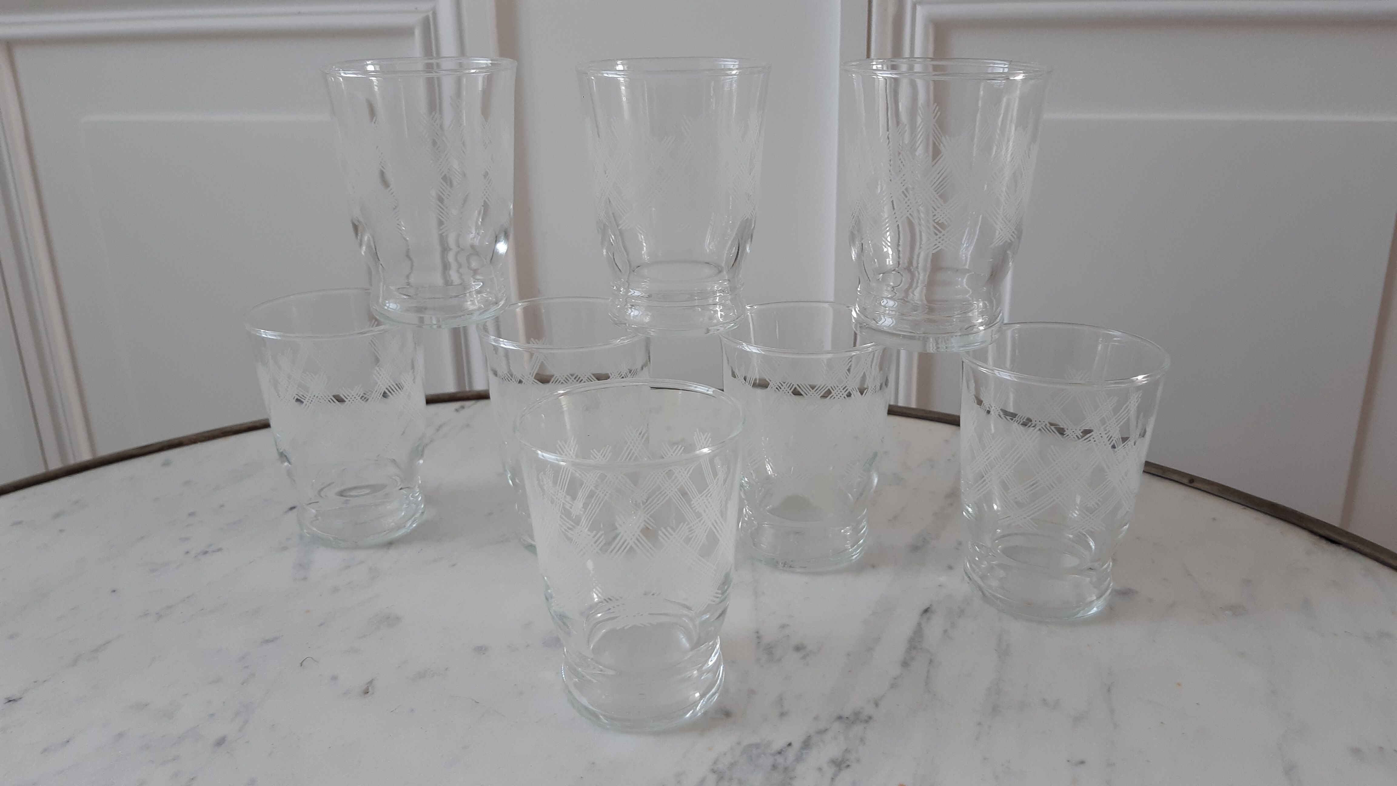 Set of 8 glasses engraved years 50-60