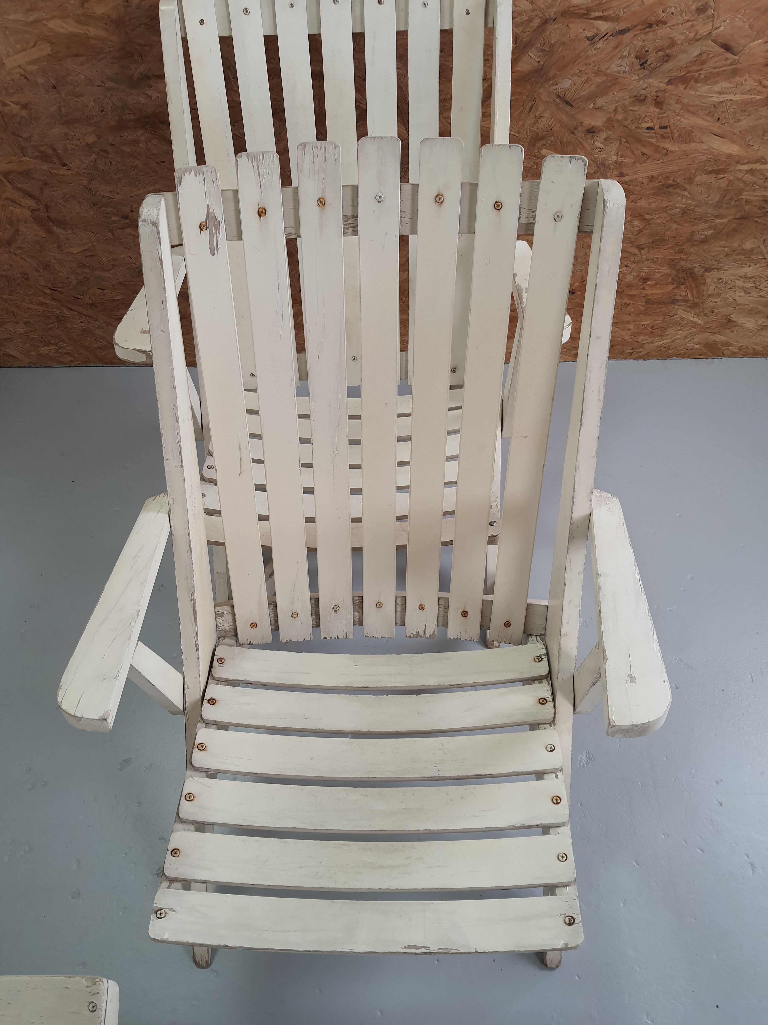 Lot 5 garden armchairs in vintage white wood