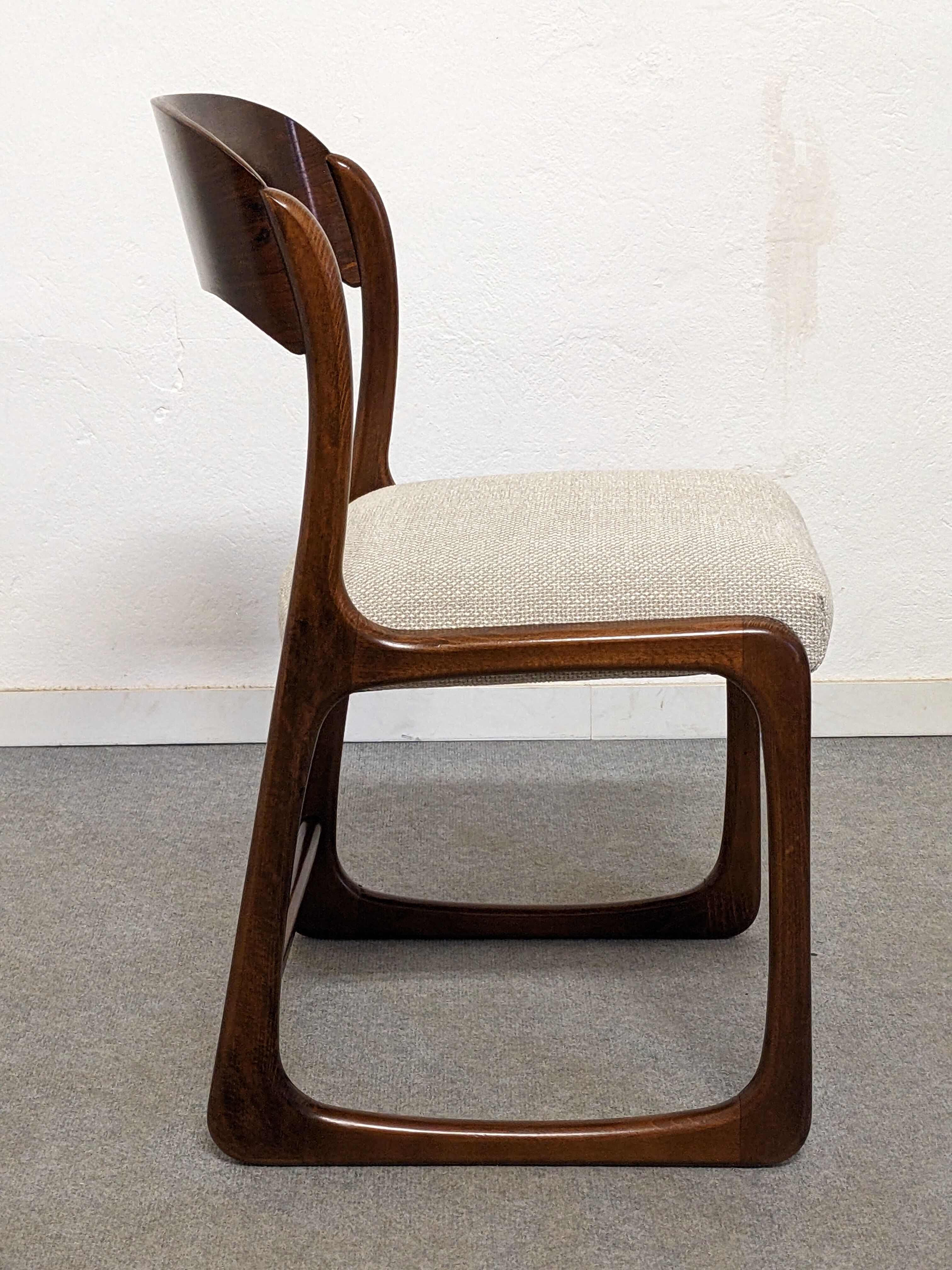 Series of 4 Baumann sled chairs from the 60-70s