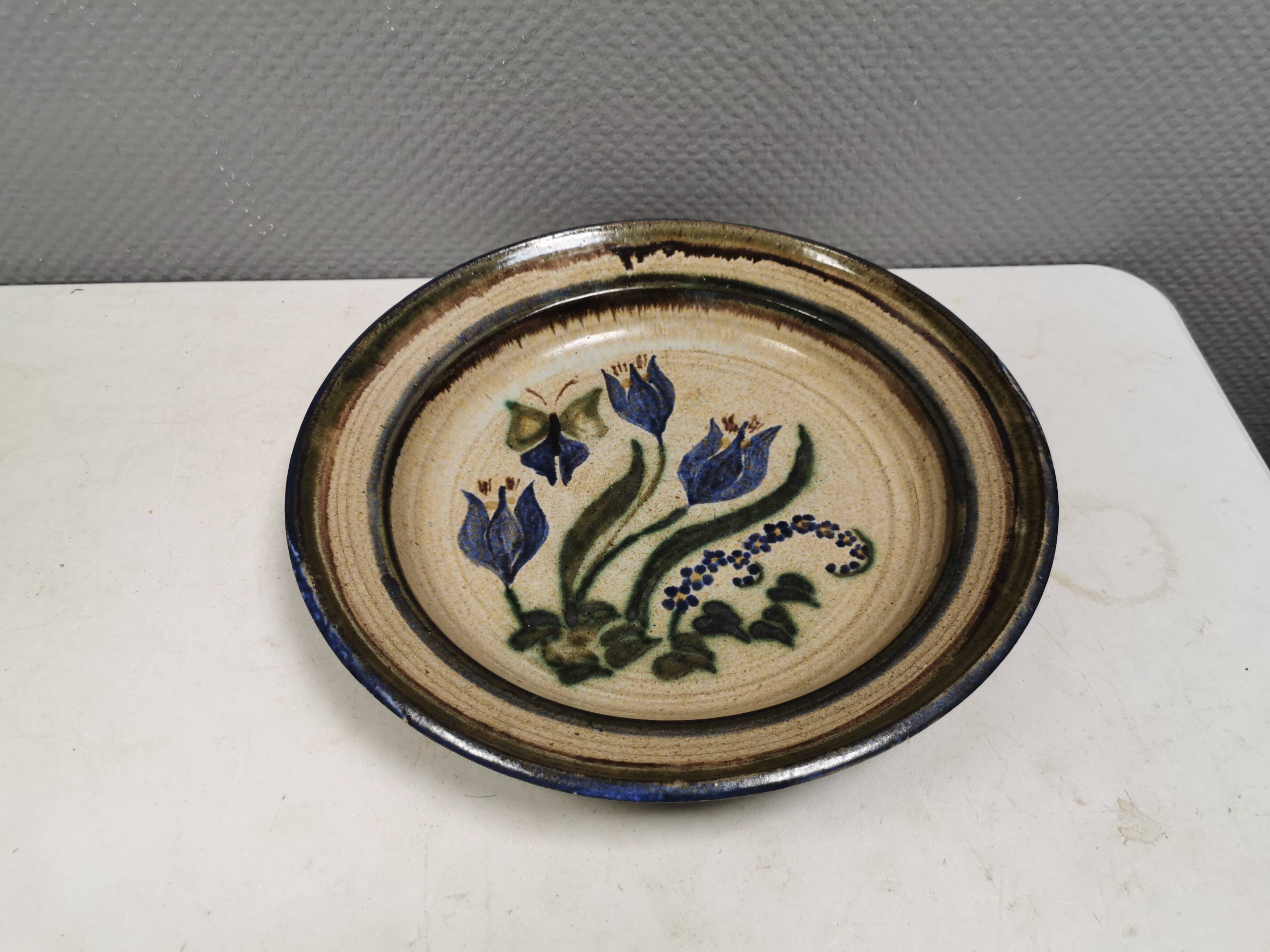 Large ceramic dish by Helge Jacobsen (HJ), Denmark, 1970s.