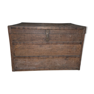 Old trunk / storage chest – rustic chic – solid wood