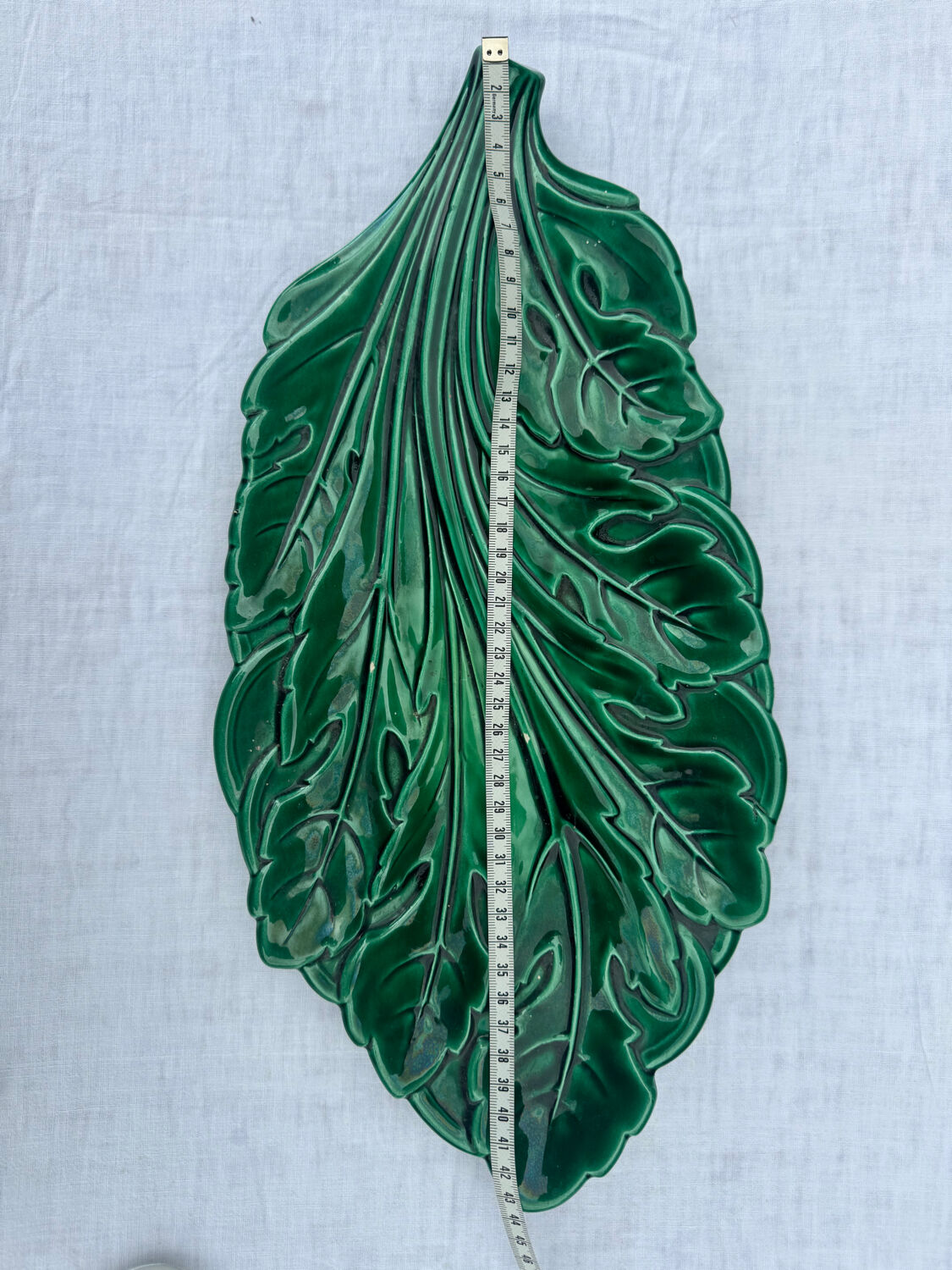 Leaf-shaped dish