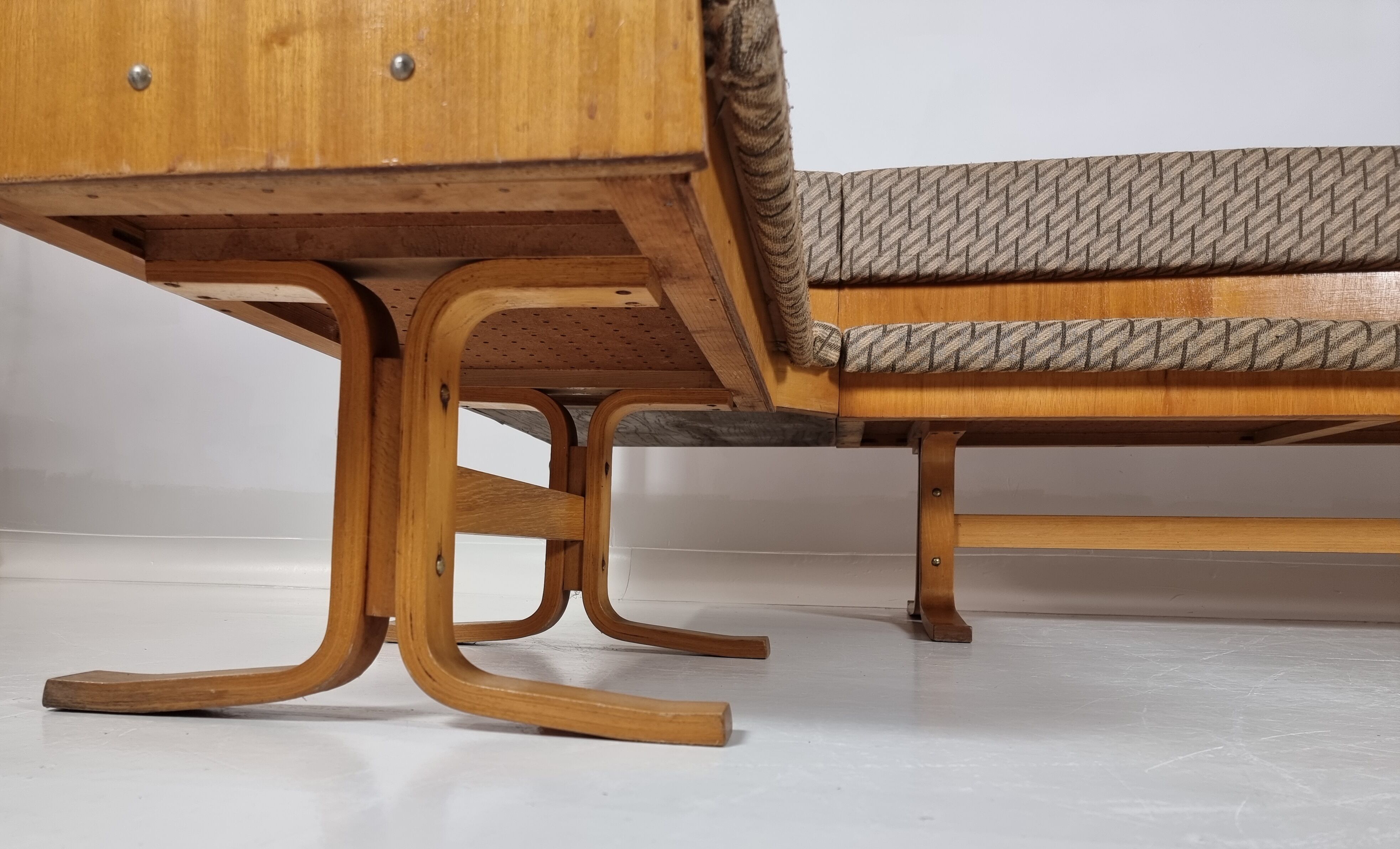 Canapé d’angle et 2 chaises par Ludvik Volak pour Drevopodnik Holesov, années 1960